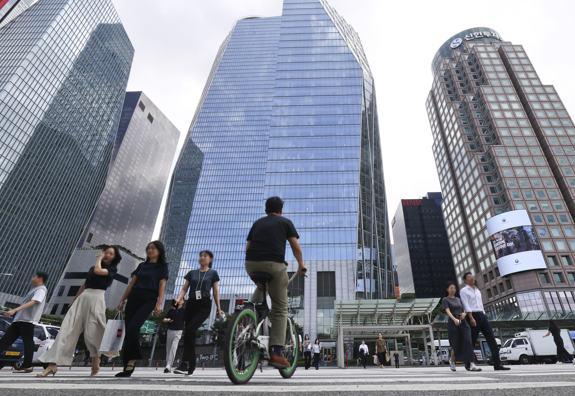 여의도증권가;여의도환승센터;여의도;증권;은행가;여의도직장인
