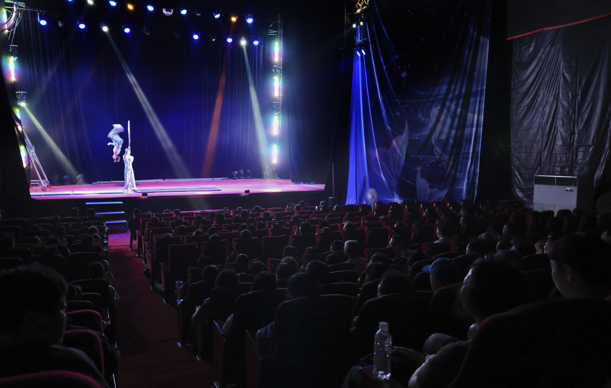 동춘서커스;서커스;광대;무대;공연