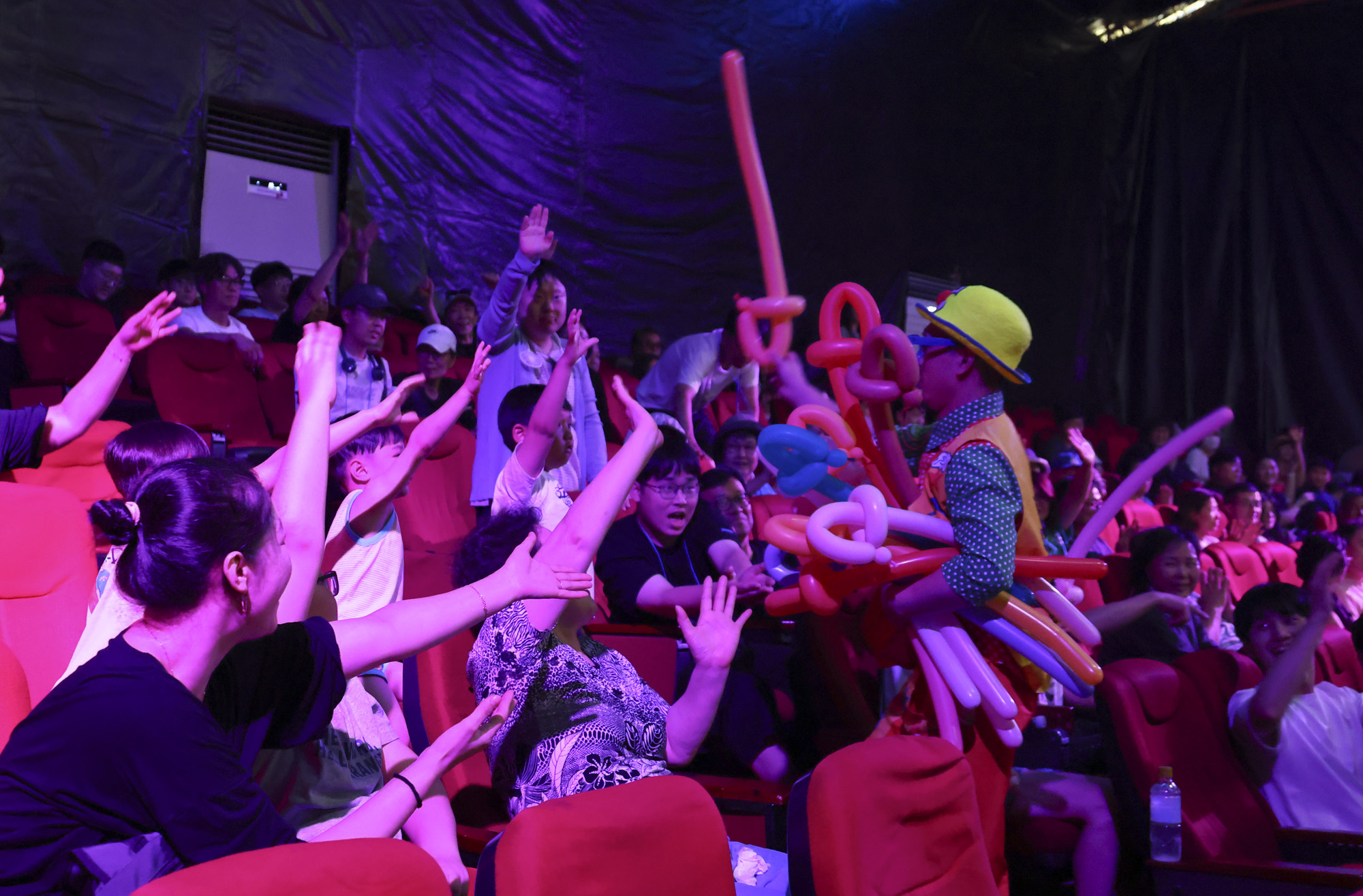 동춘서커스;서커스;광대;무대;공연