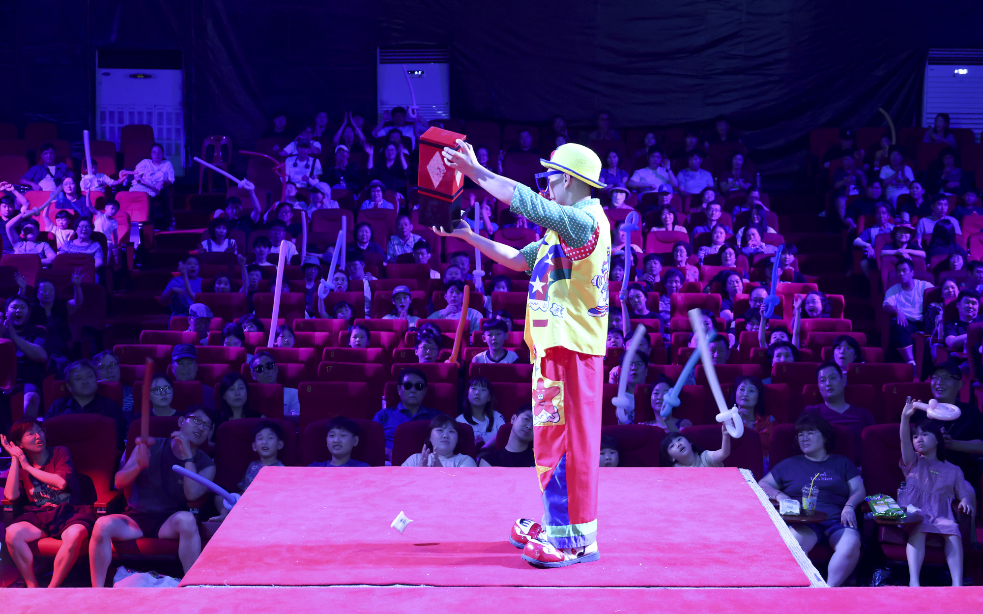 동춘서커스;서커스;광대;무대;공연