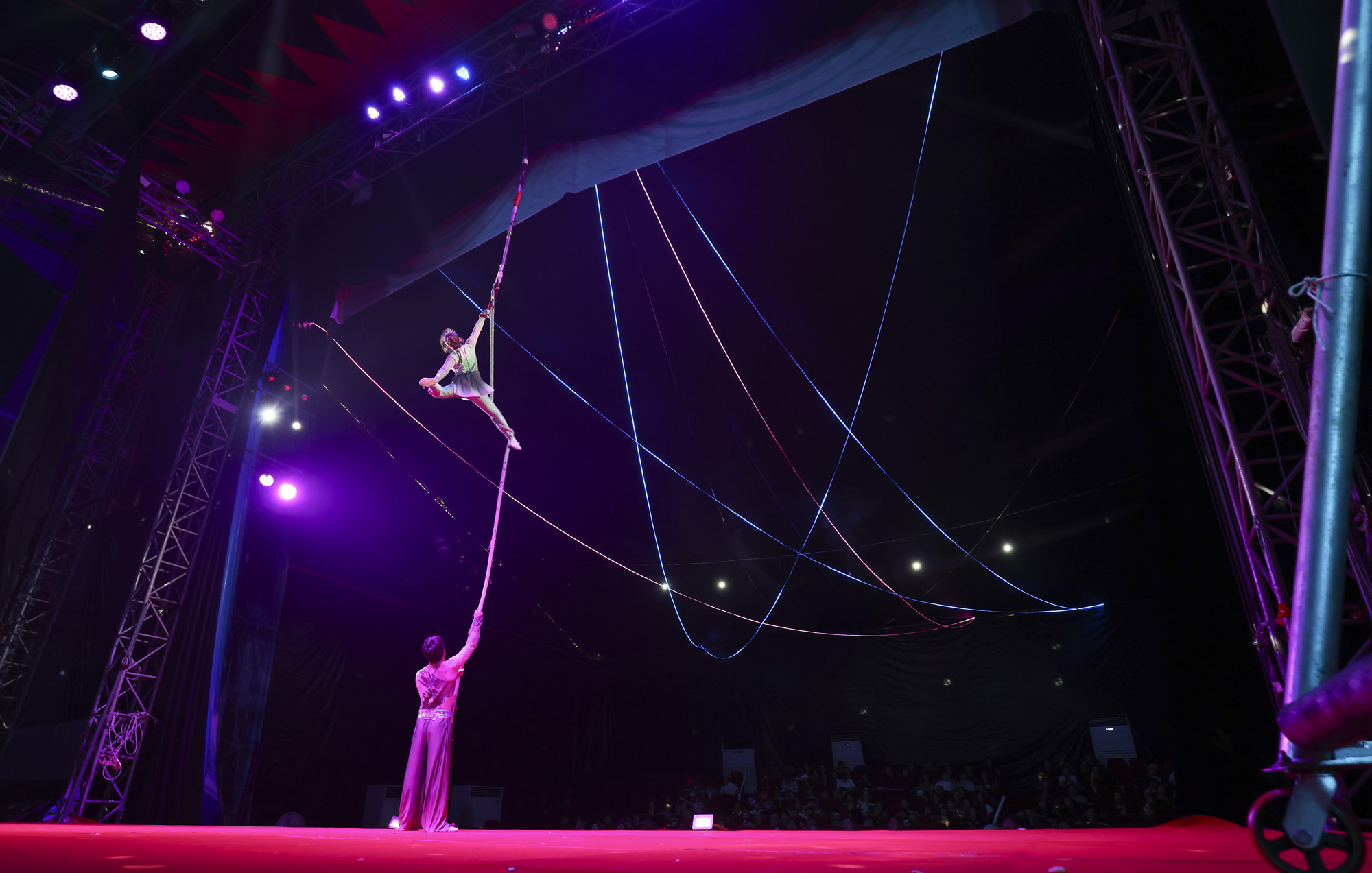 동춘서커스;서커스;광대;무대;공연