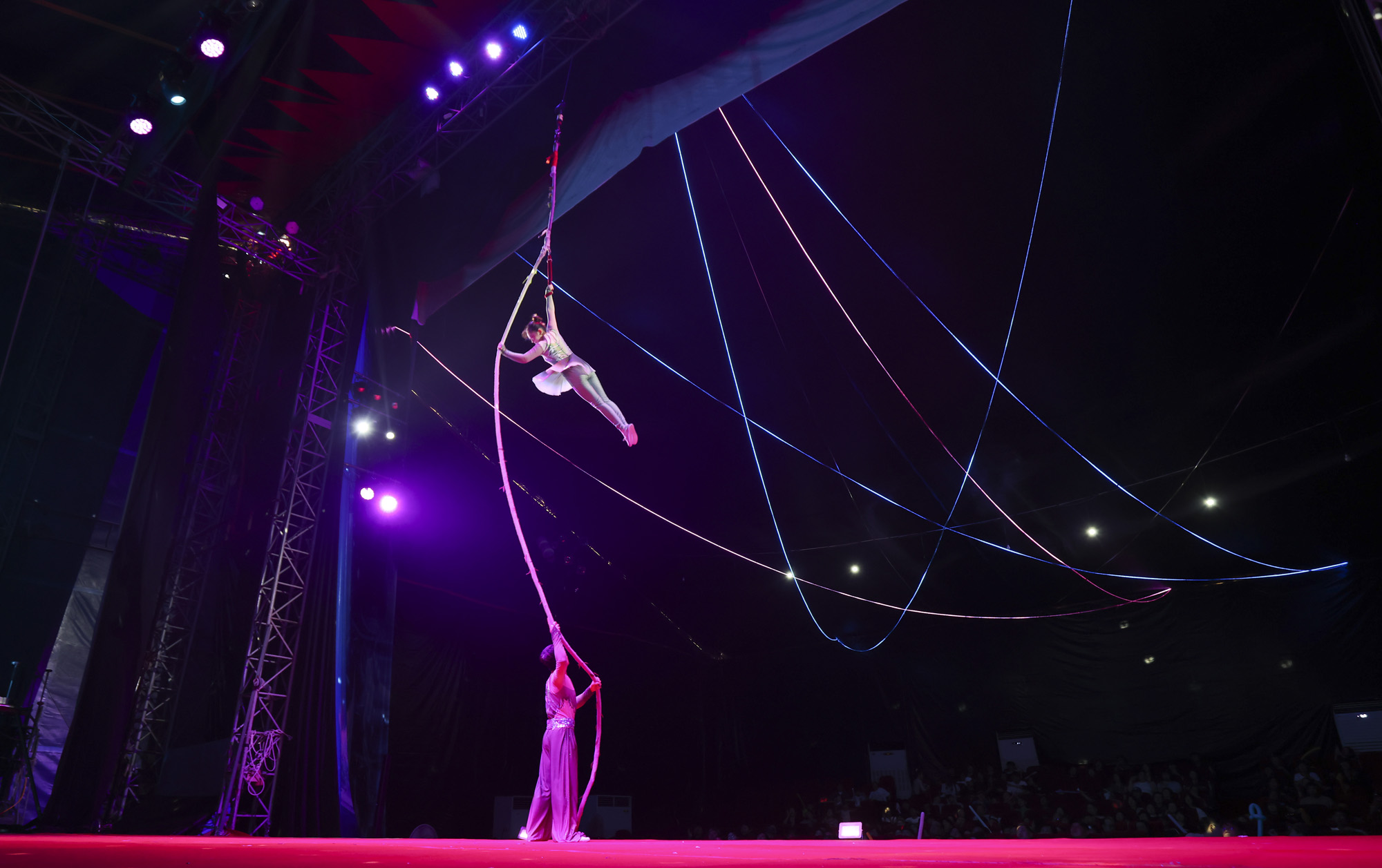 동춘서커스;서커스;광대;무대;공연