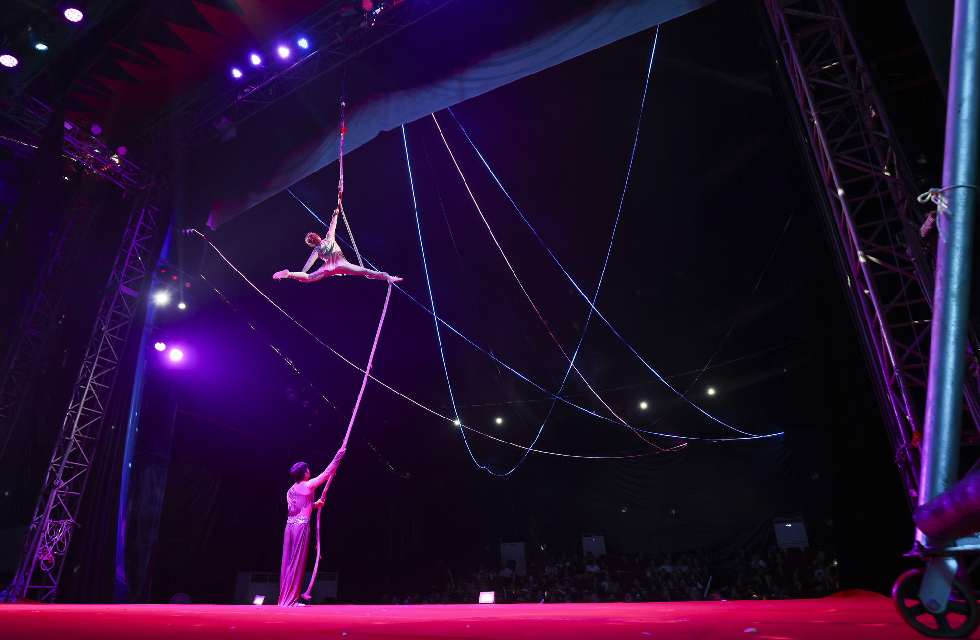동춘서커스;서커스;광대;무대;공연