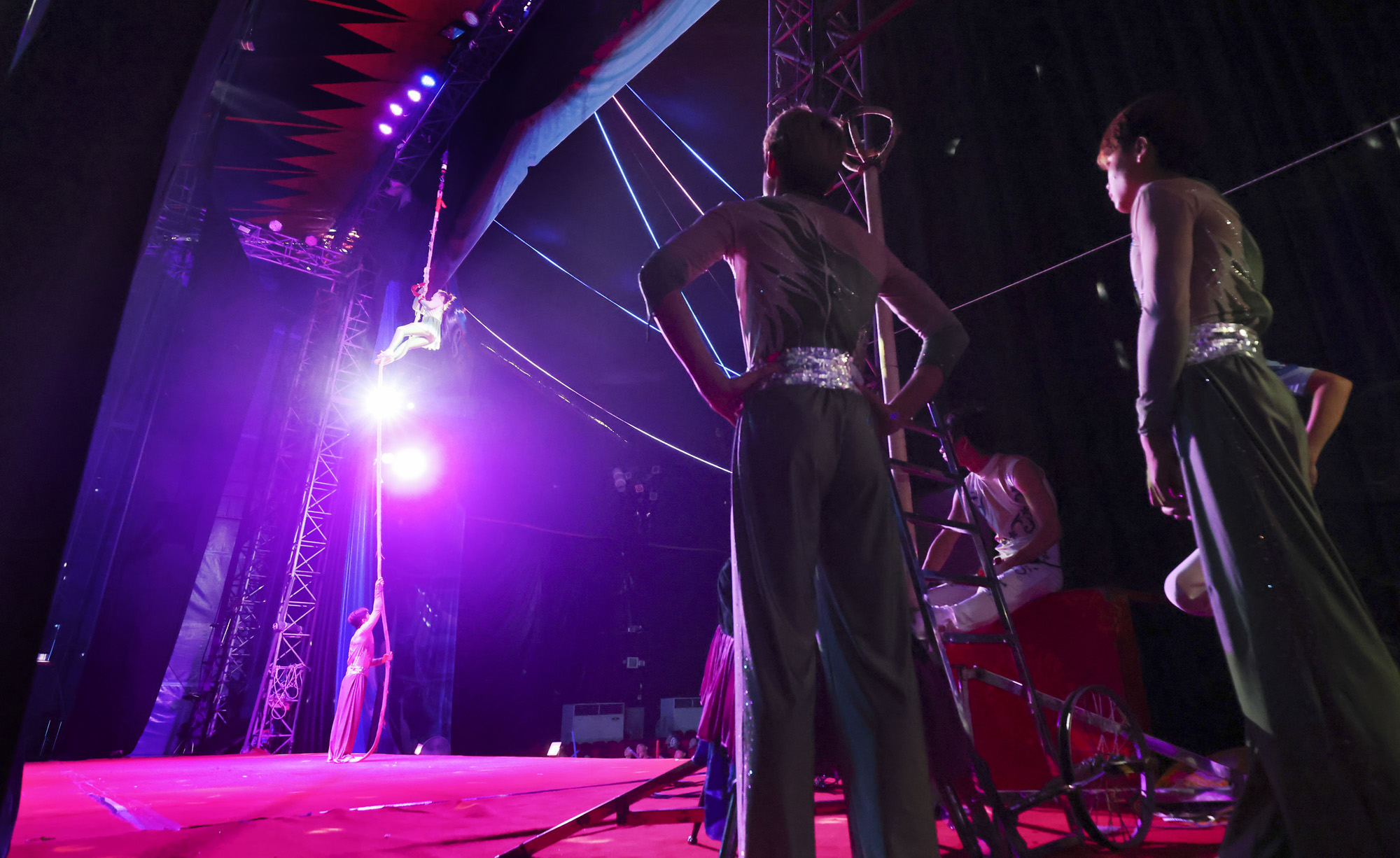 동춘서커스;서커스;광대;무대;공연