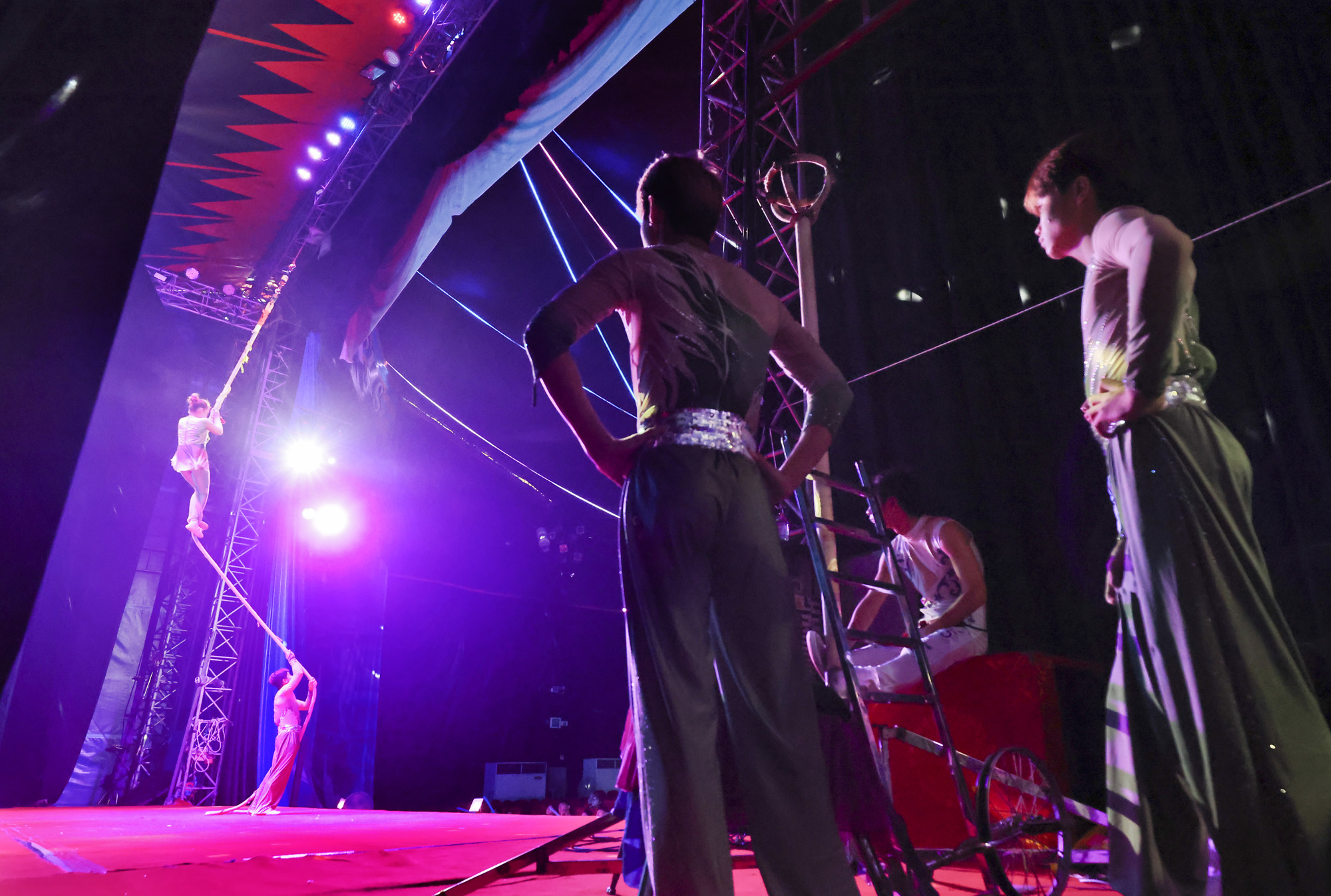 동춘서커스;서커스;광대;무대;공연