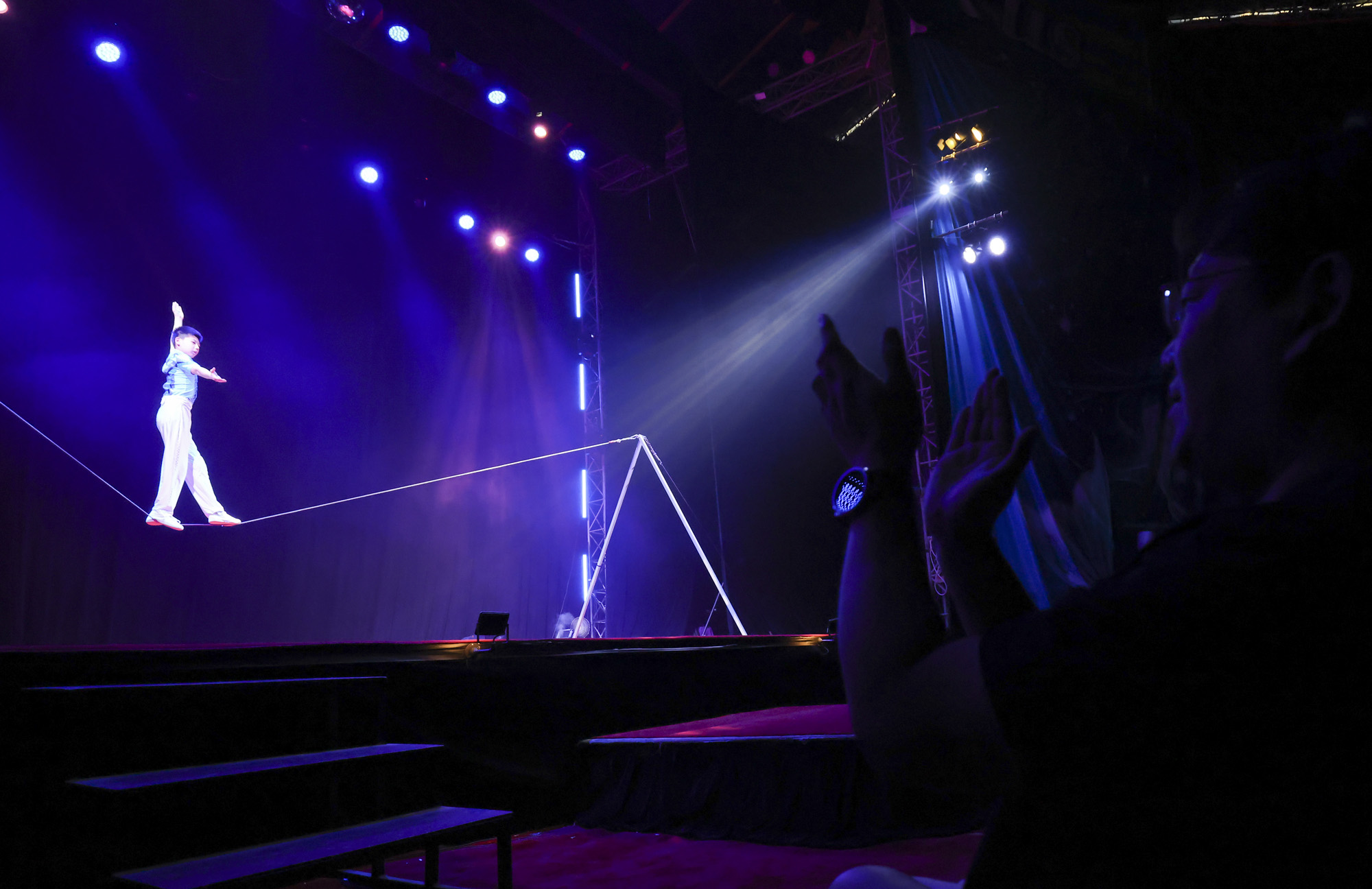 동춘서커스;서커스;광대;무대;공연