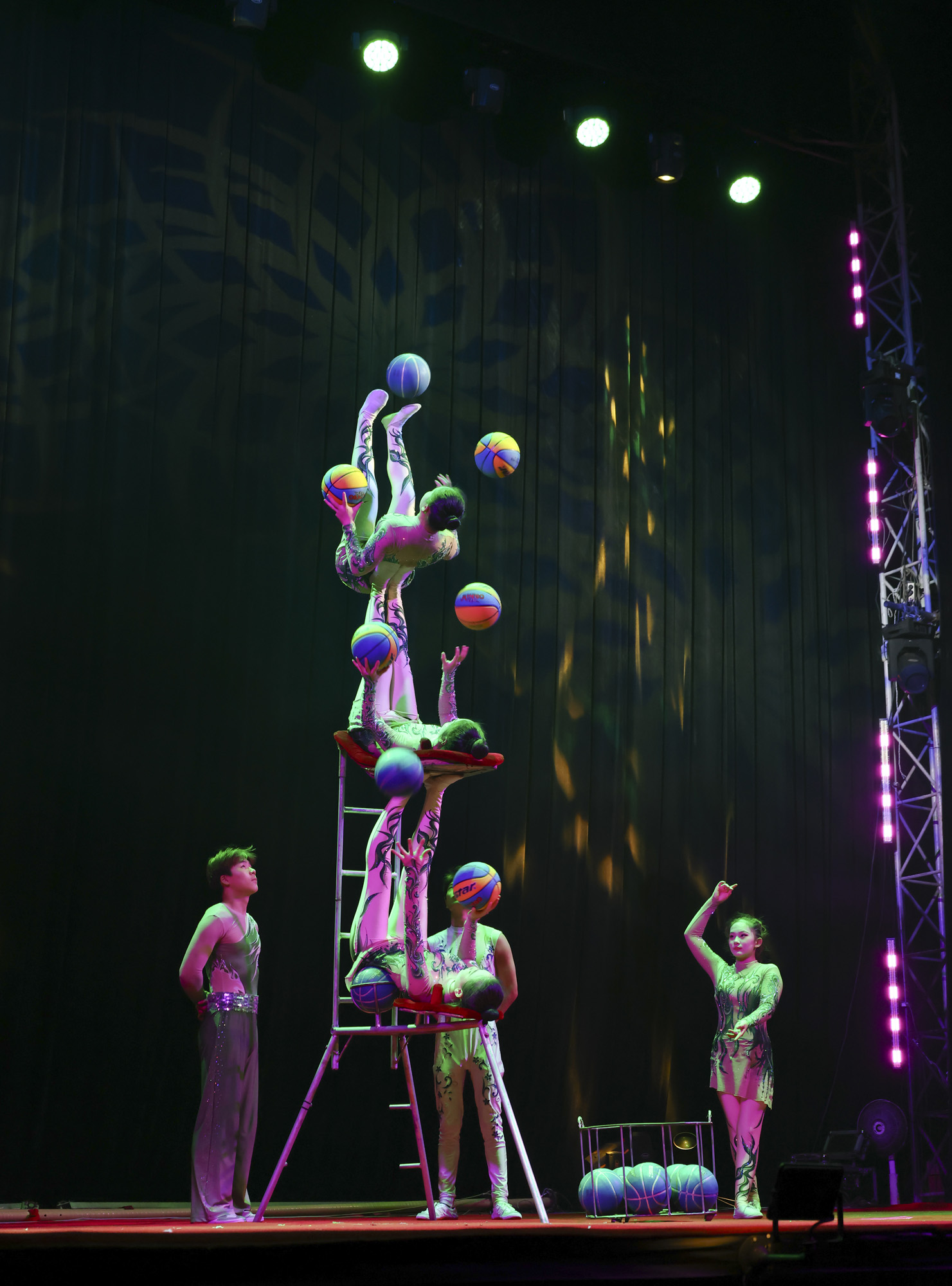 동춘서커스;서커스;광대;무대;공연