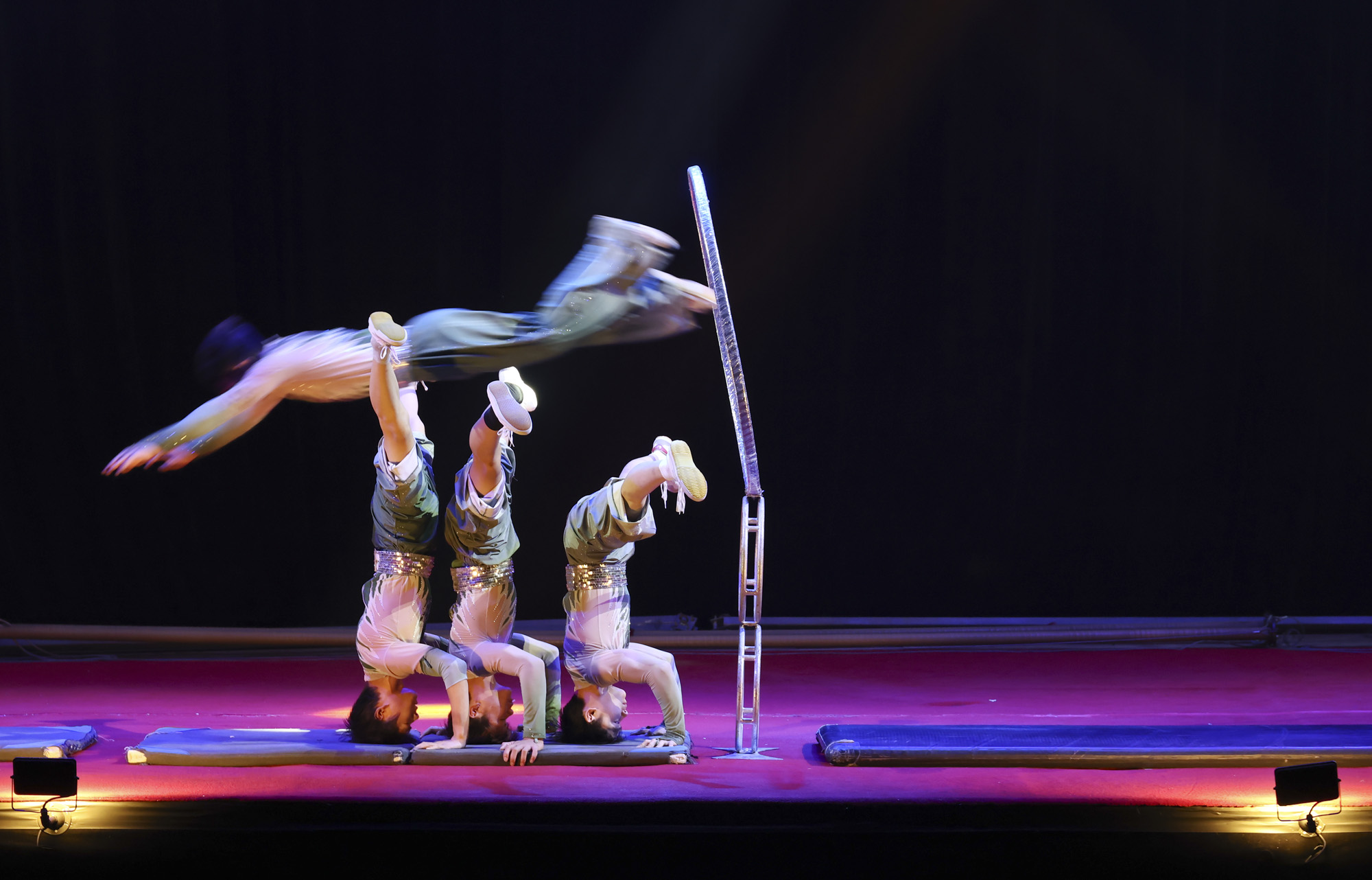 동춘서커스;서커스;광대;무대;공연