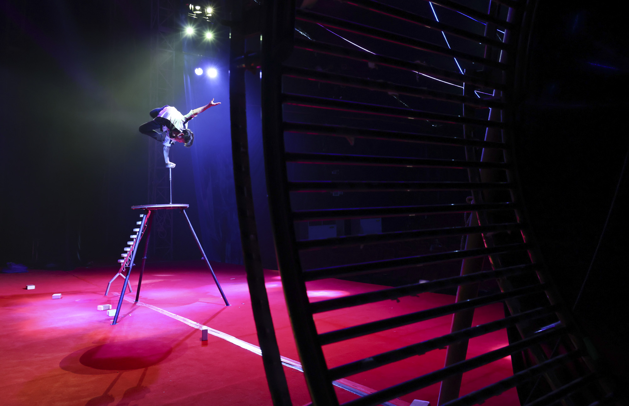 동춘서커스;서커스;광대;무대;공연