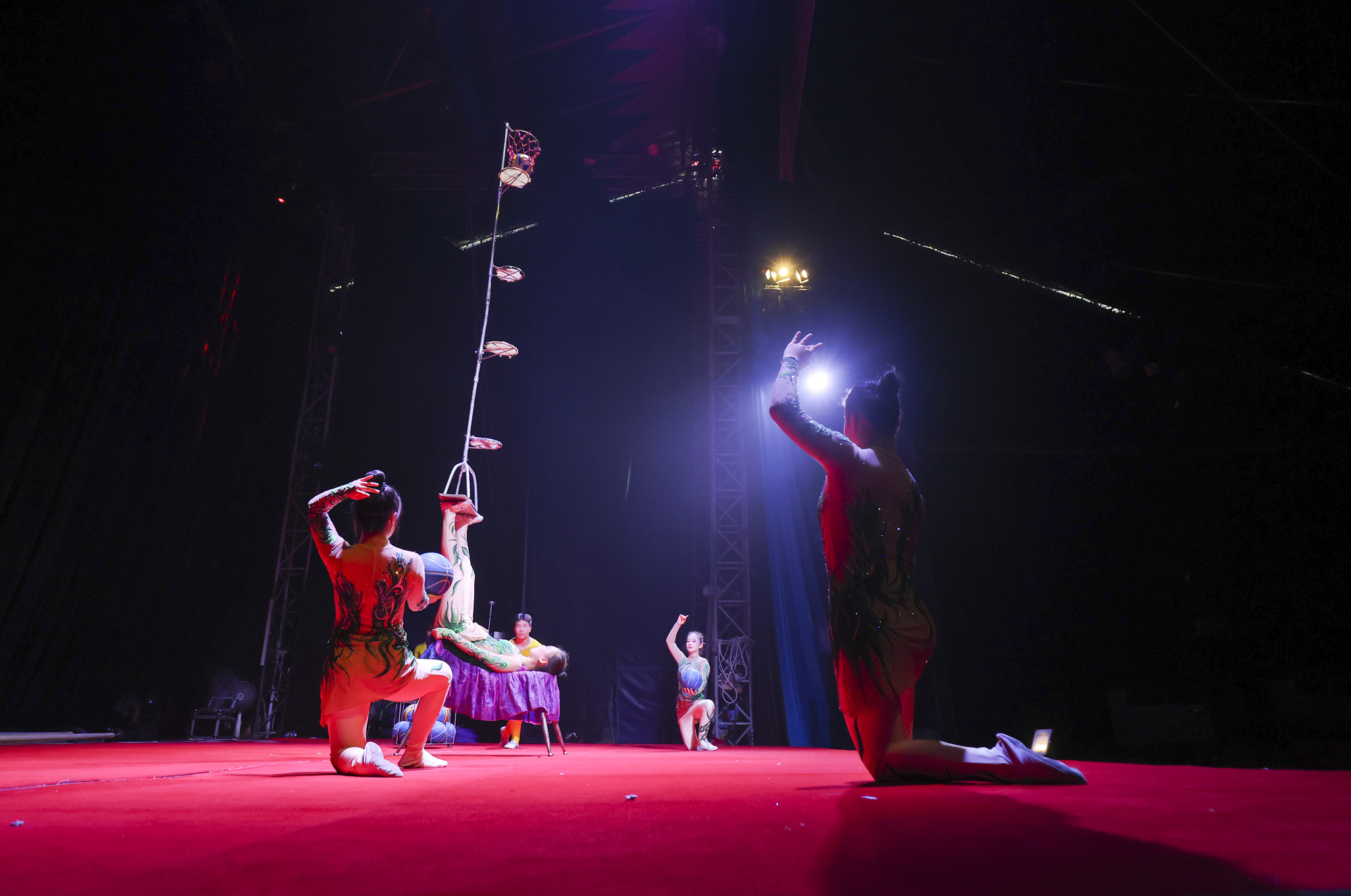 동춘서커스;서커스;광대;무대;공연