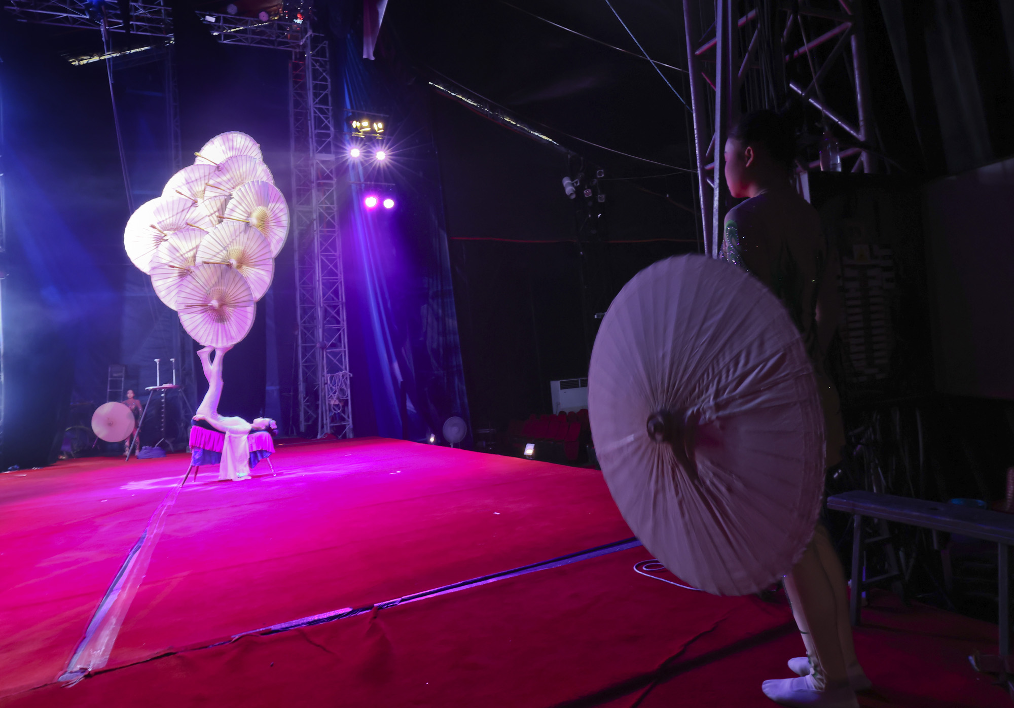 동춘서커스;서커스;광대;무대;공연