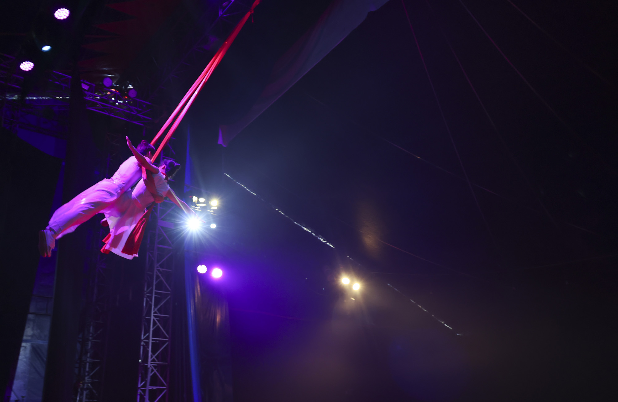 동춘서커스;서커스;광대;무대;공연