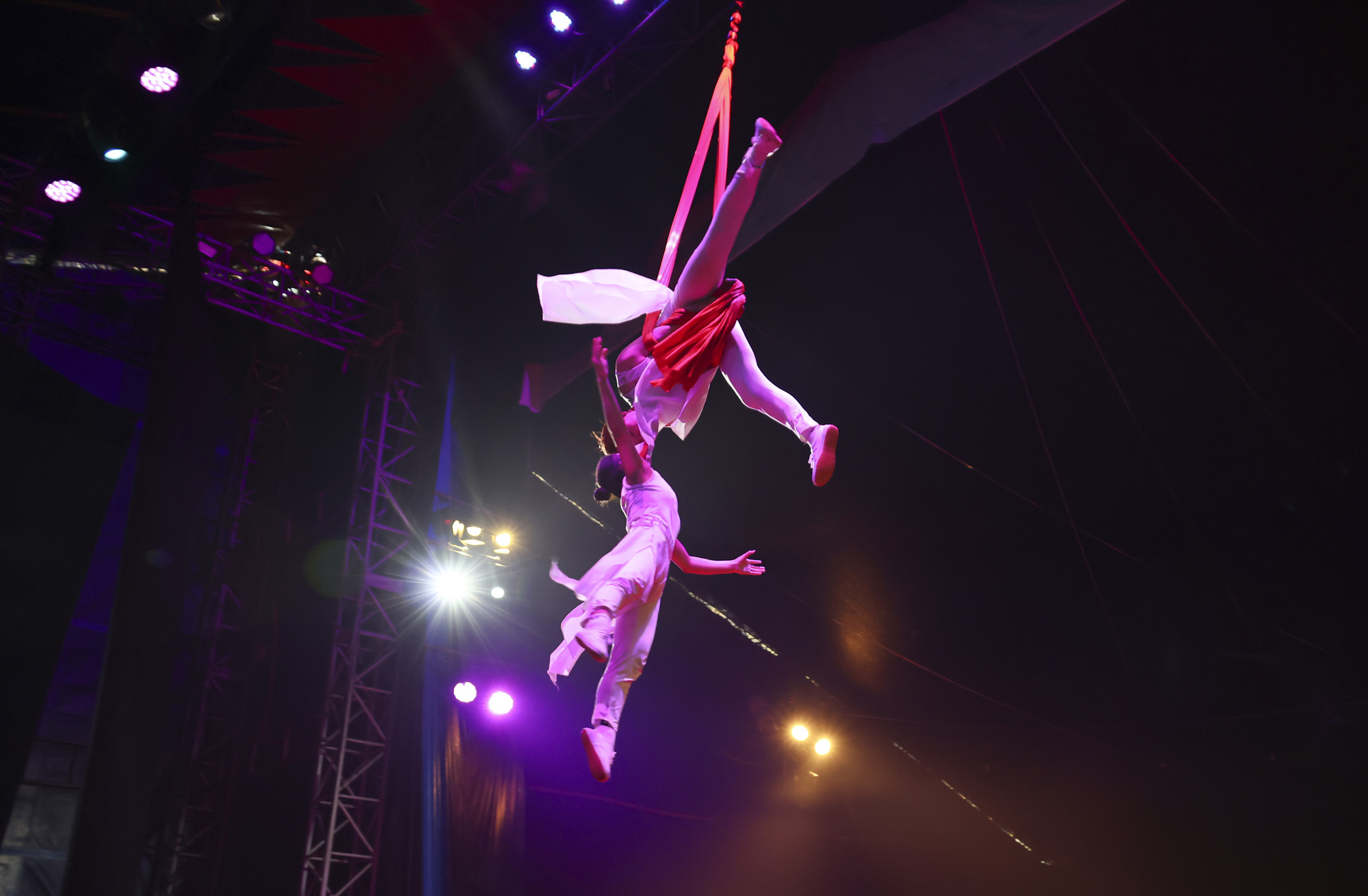 동춘서커스;서커스;광대;무대;공연