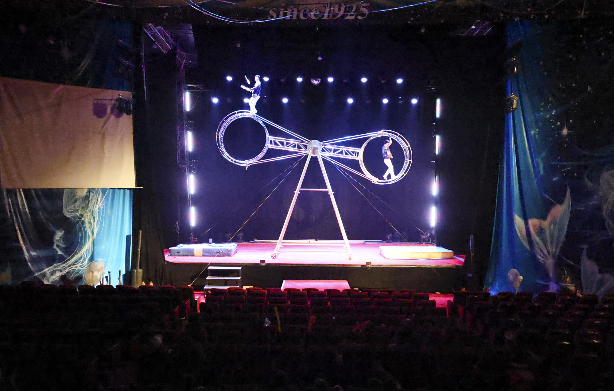 동춘서커스;서커스;광대;무대;공연