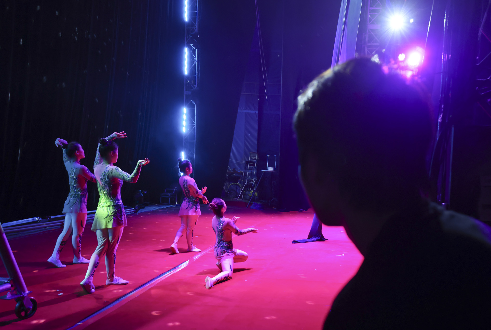 동춘서커스;서커스;광대;무대;공연