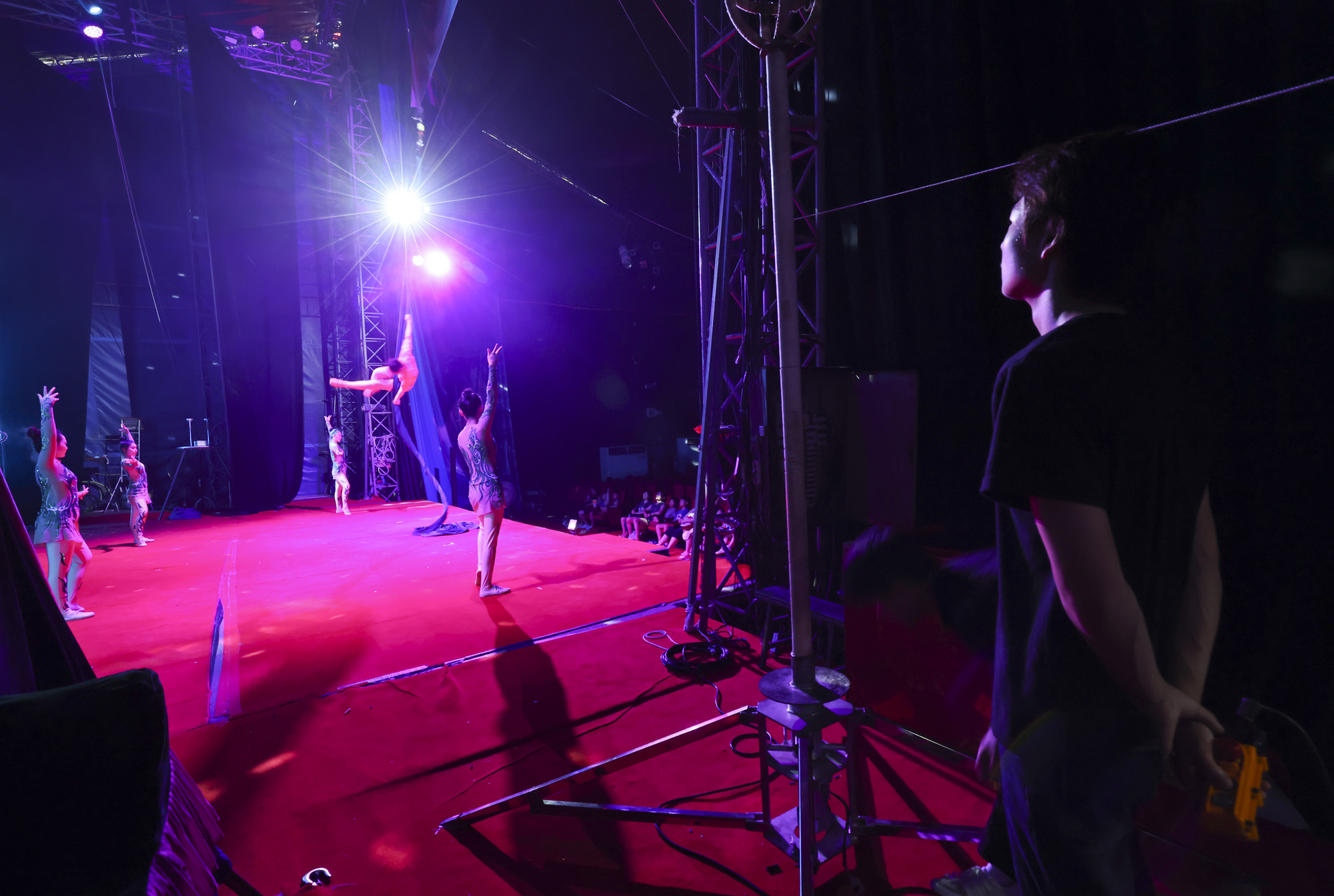 동춘서커스;서커스;광대;무대;공연