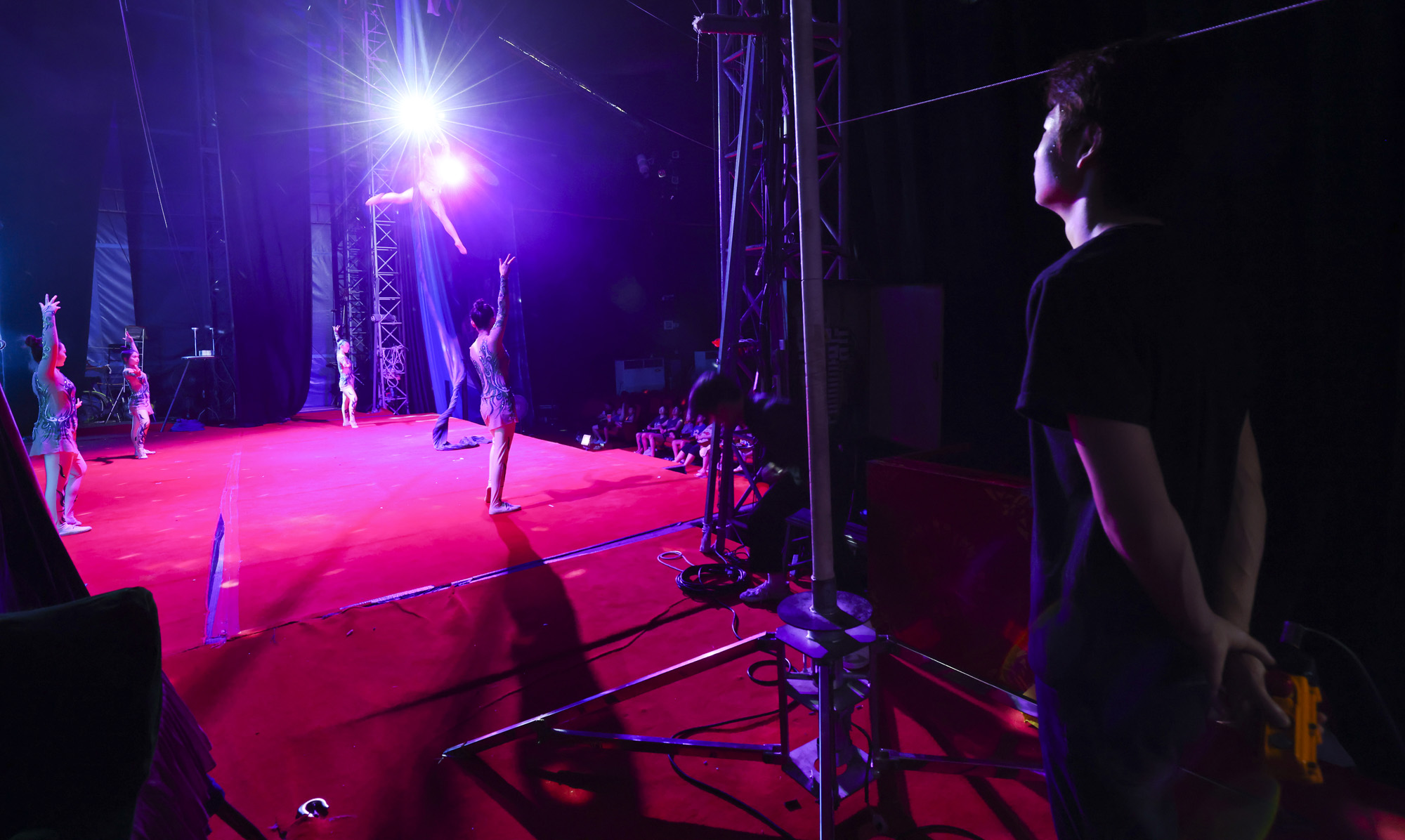 동춘서커스;서커스;광대;무대;공연