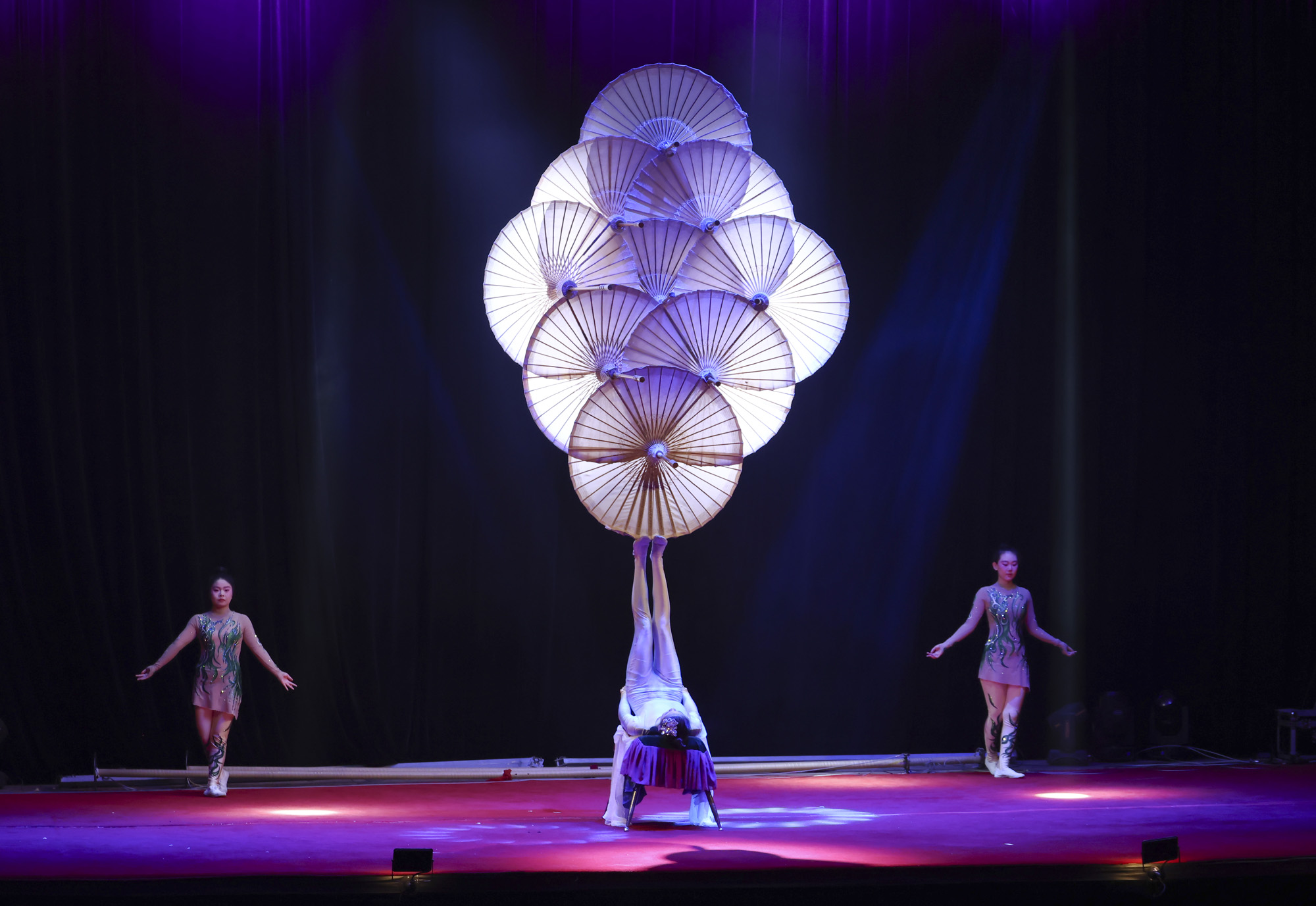 동춘서커스;서커스;광대;무대;공연