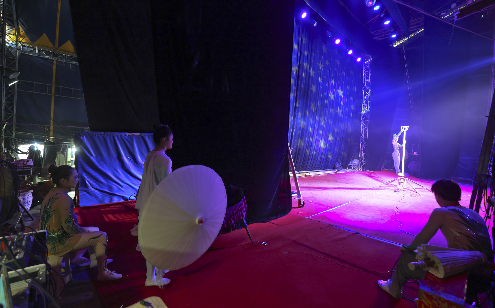 동춘서커스;서커스;광대;무대;공연