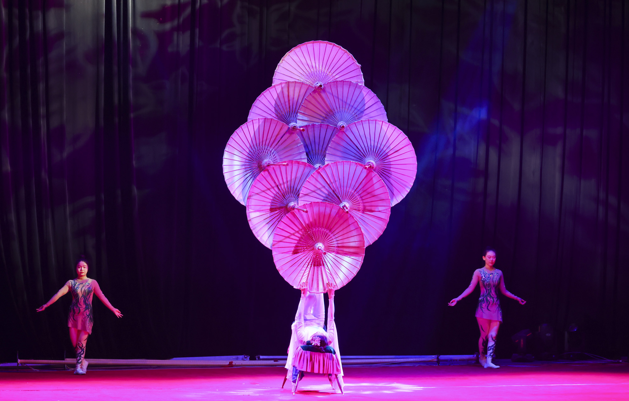 동춘서커스;서커스;광대;무대;공연