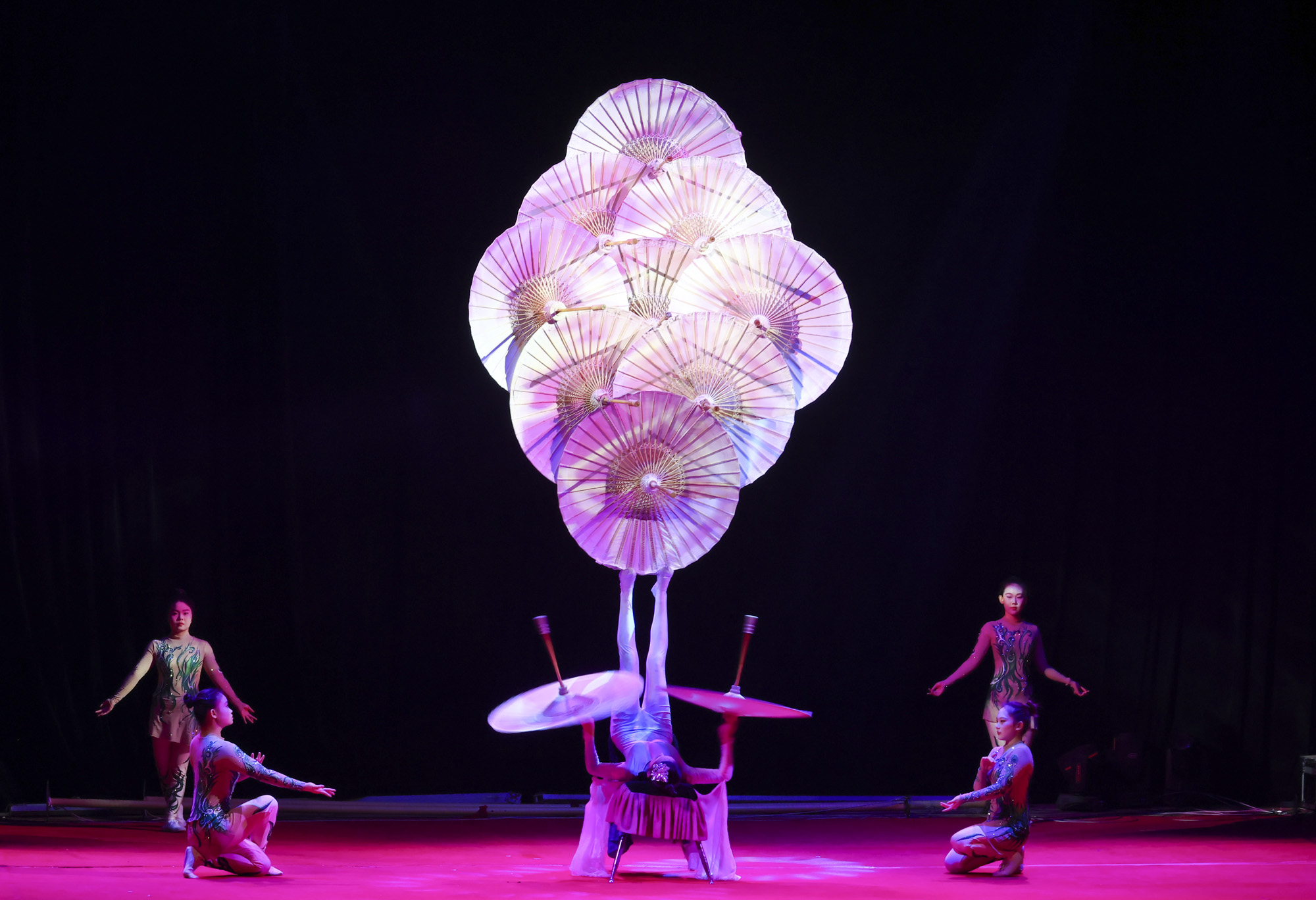 동춘서커스;서커스;광대;무대;공연