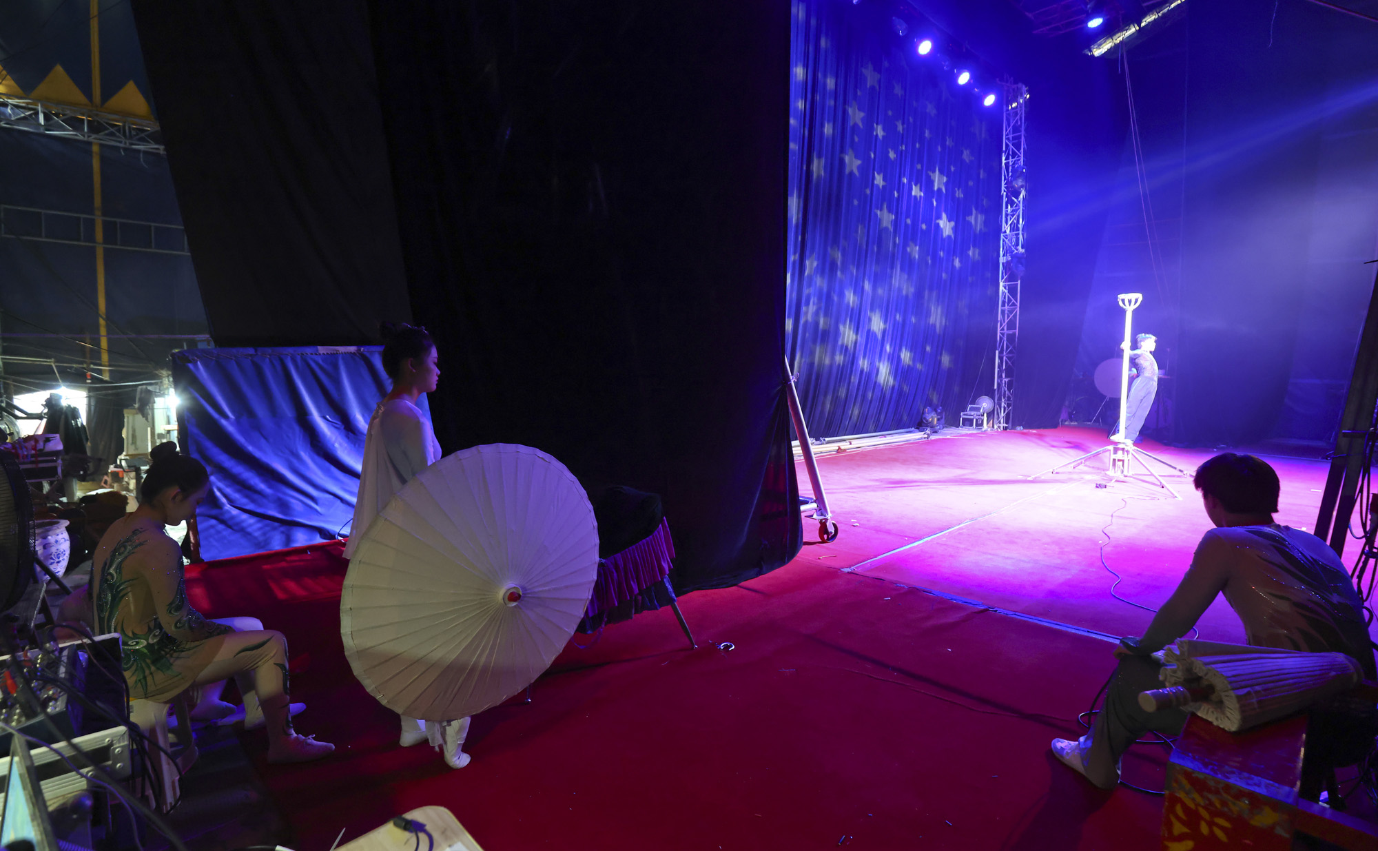 동춘서커스;서커스;광대;무대;공연