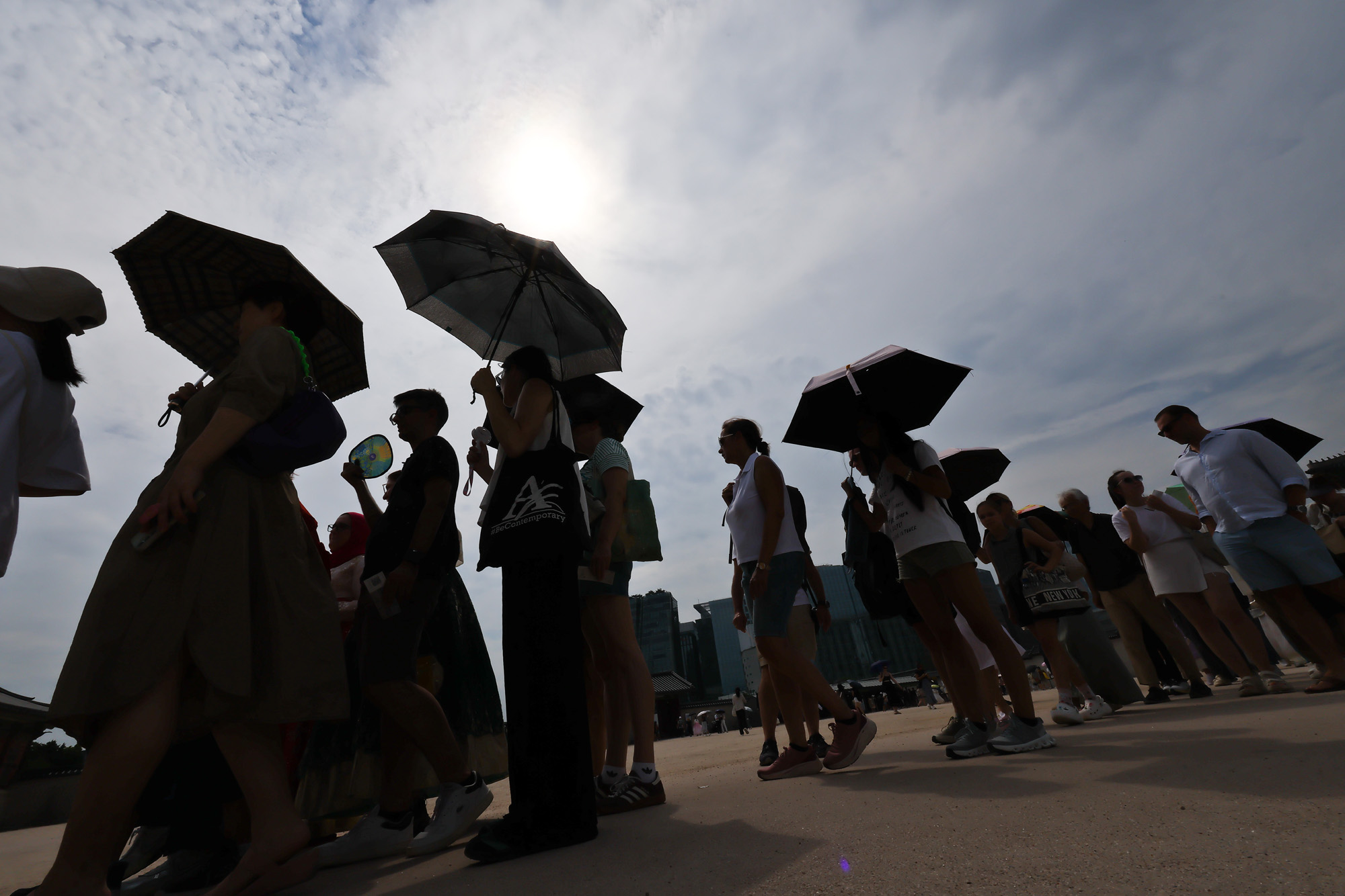 양산 폭염 경복궁