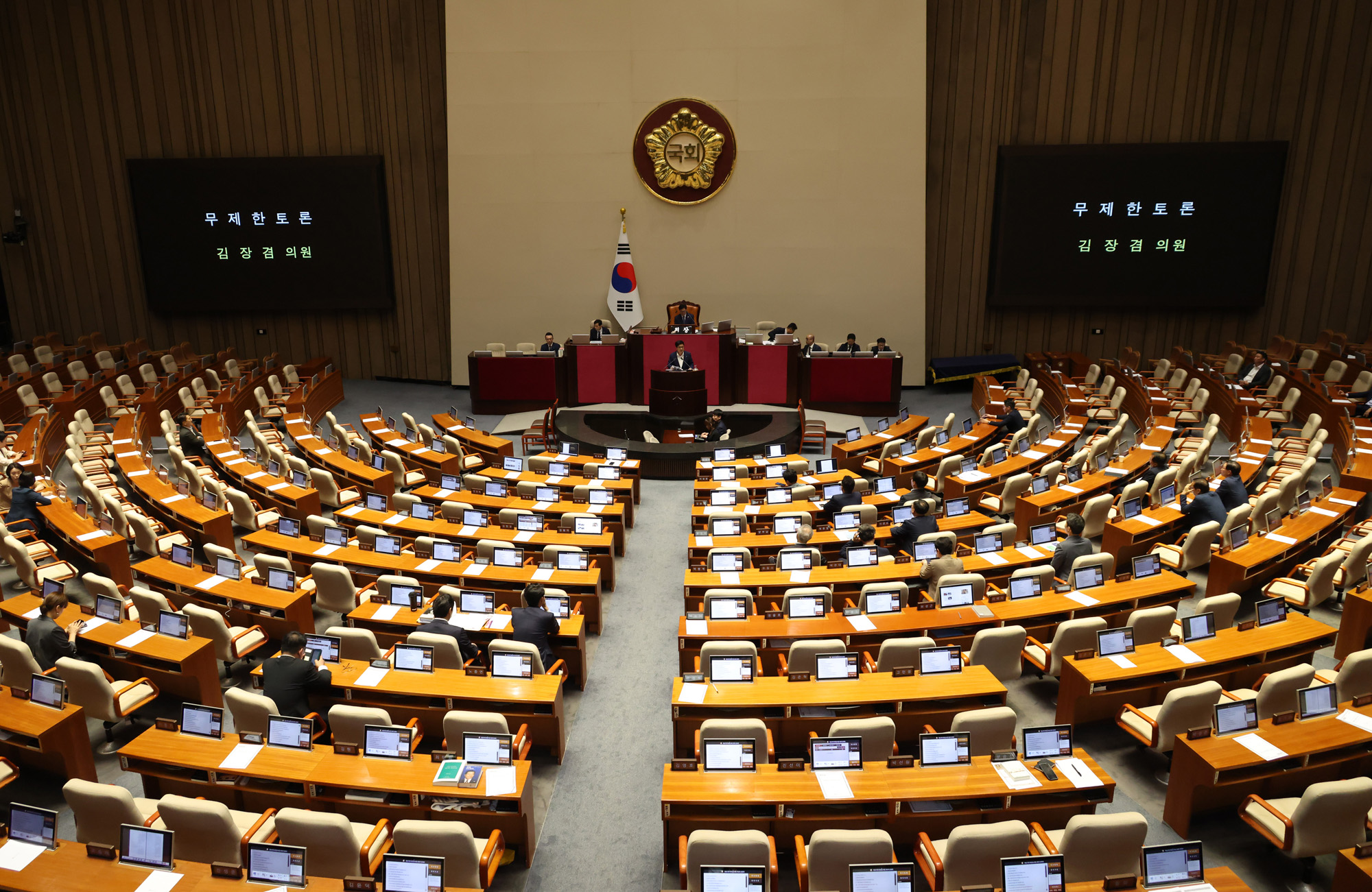정치;국회;본회의;필리버스터;무제한토론;김장겸;방송문화진흥회법