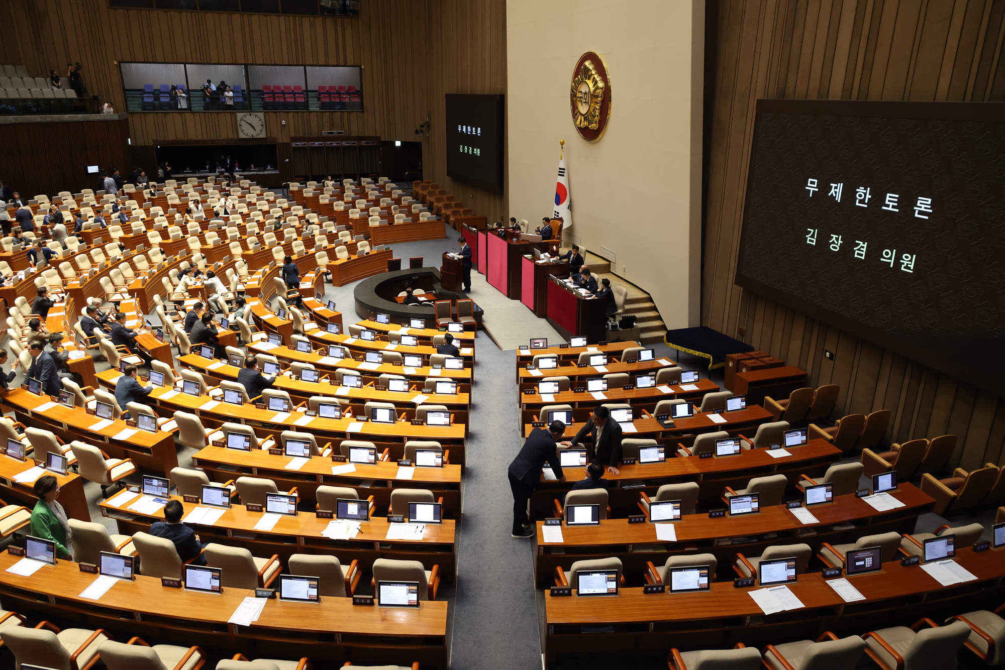 정치;국회;본회의;필리버스터;무제한토론;김장겸;방송문화진흥회법