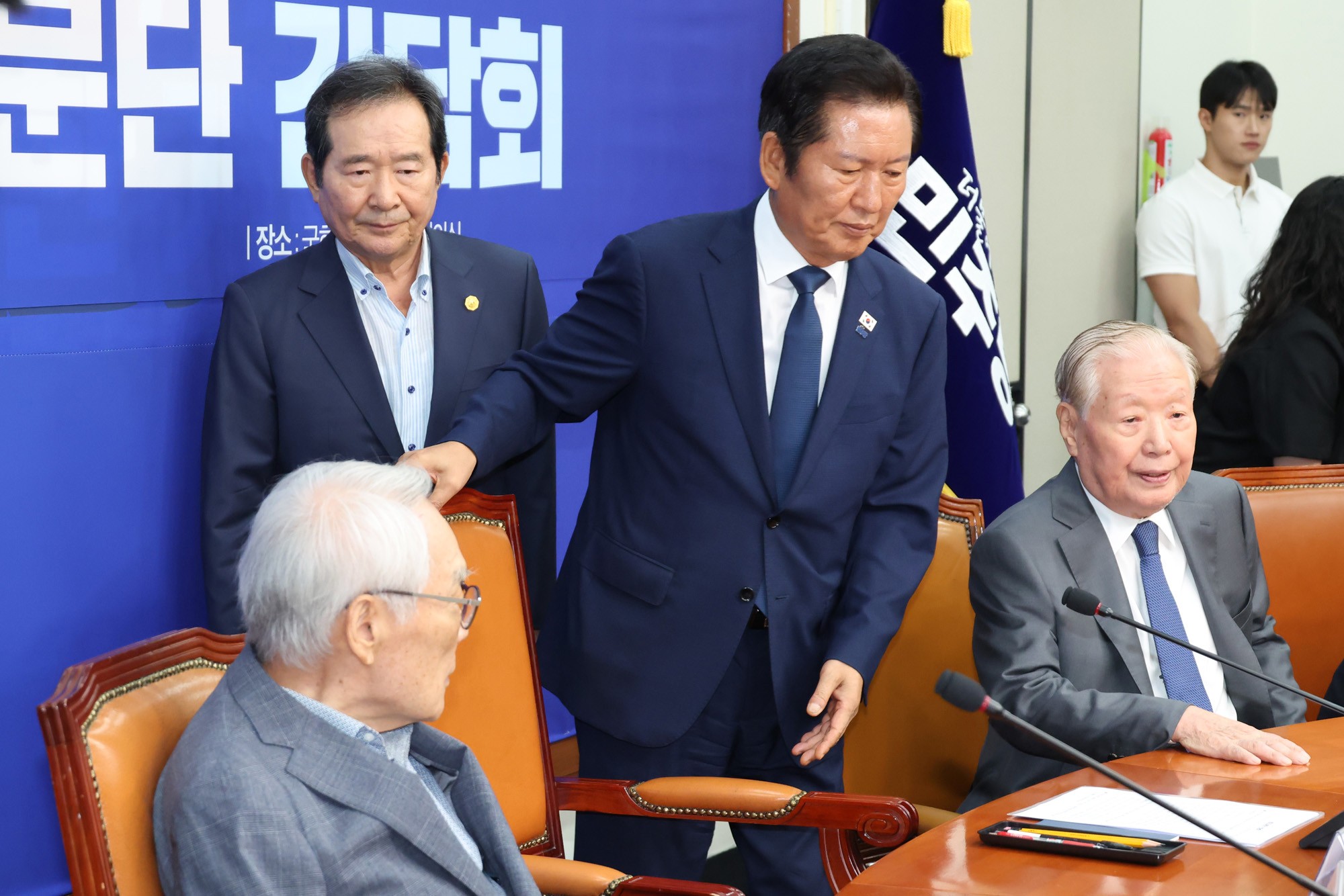 정치;국회;더불어민주당상임고문단;정청래;문희상;이해찬;김진표;임채정;김원기;정세균