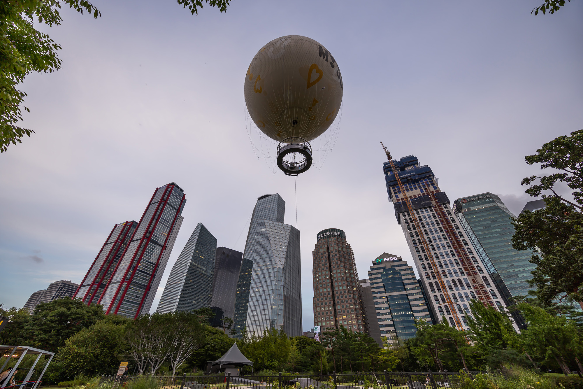 사회;세태;서울달;보름달모양기구;여의도공원;서울관광명소;서울달야경