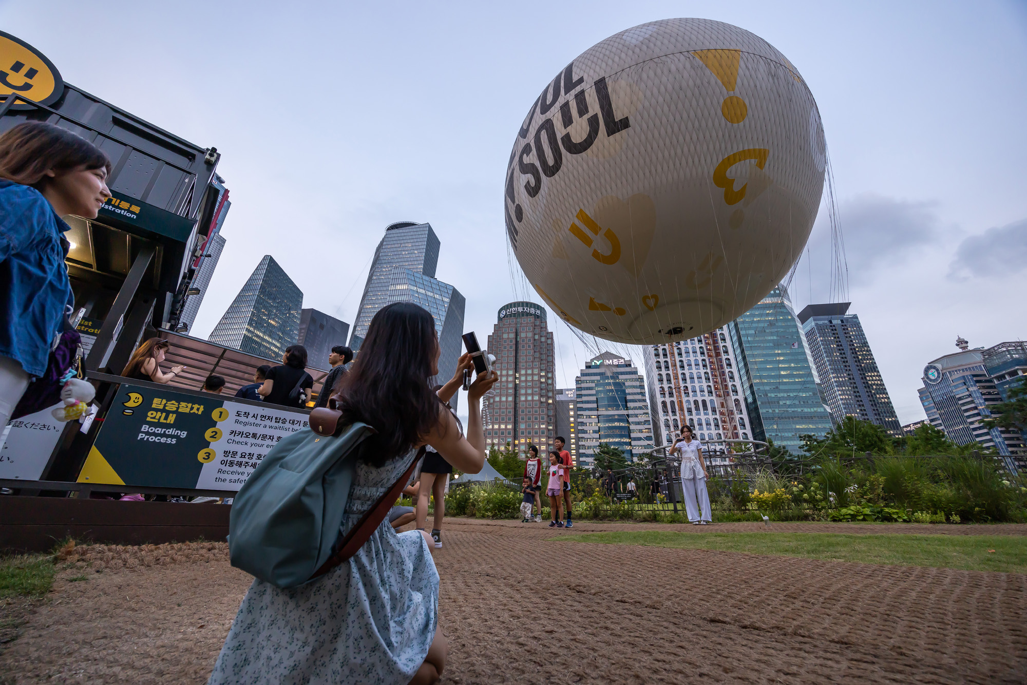 사회;세태;서울달;보름달모양기구;여의도공원;서울관광명소;서울달야경