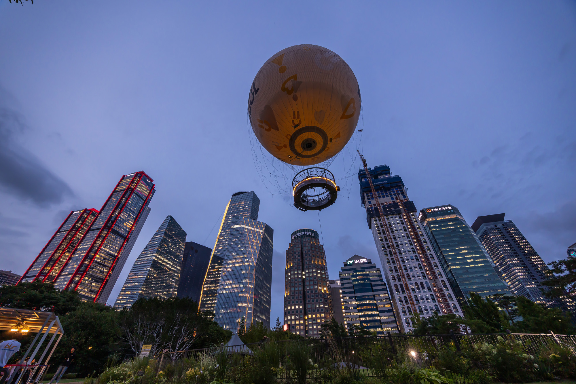 사회;세태;서울달;보름달모양기구;여의도공원;서울관광명소;서울달야경