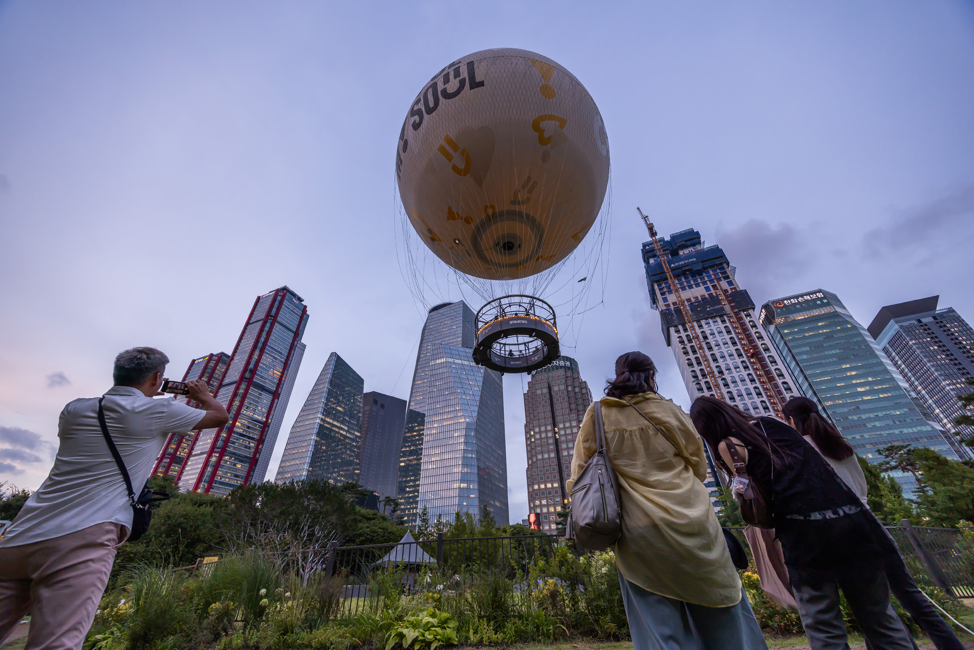 사회;세태;서울달;보름달모양기구;여의도공원;서울관광명소;서울달야경