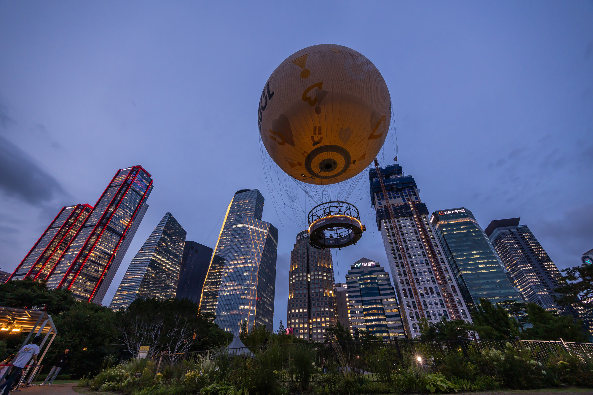 사회;세태;서울달;보름달모양기구;여의도공원;서울관광명소;서울달야경