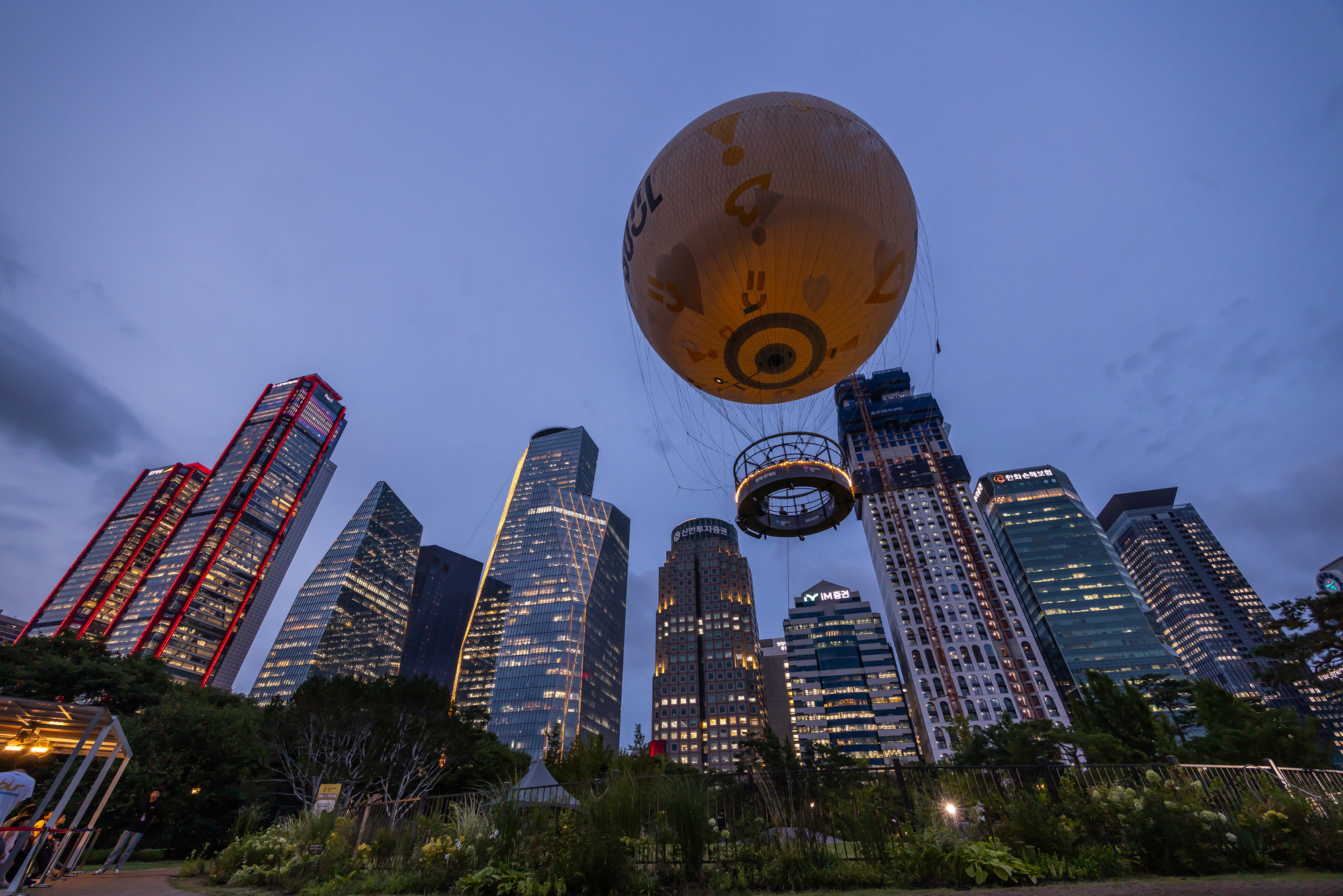사회;세태;서울달;보름달모양기구;여의도공원;서울관광명소;서울달야경