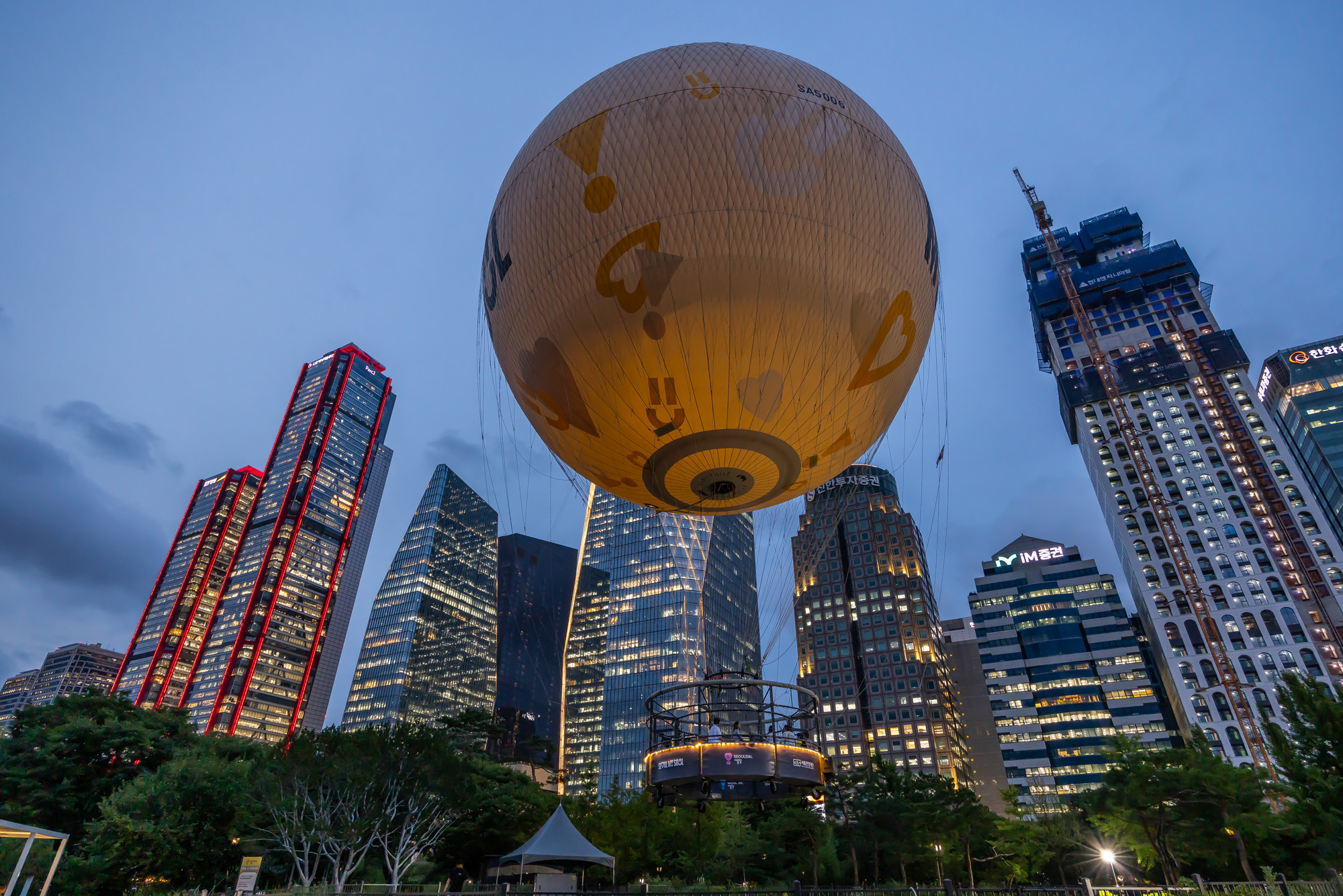 사회;세태;서울달;보름달모양기구;여의도공원;서울관광명소;서울달야경