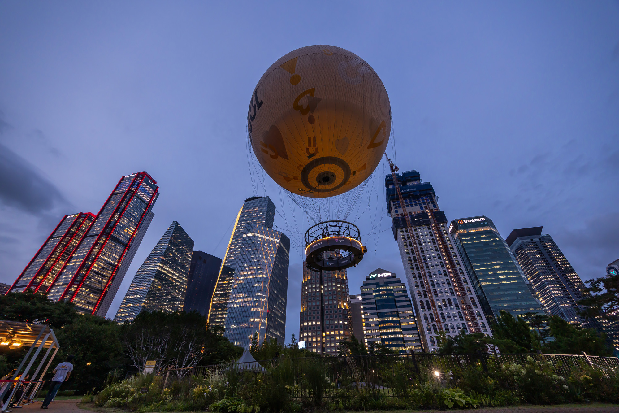 사회;세태;서울달;보름달모양기구;여의도공원;서울관광명소;서울달야경