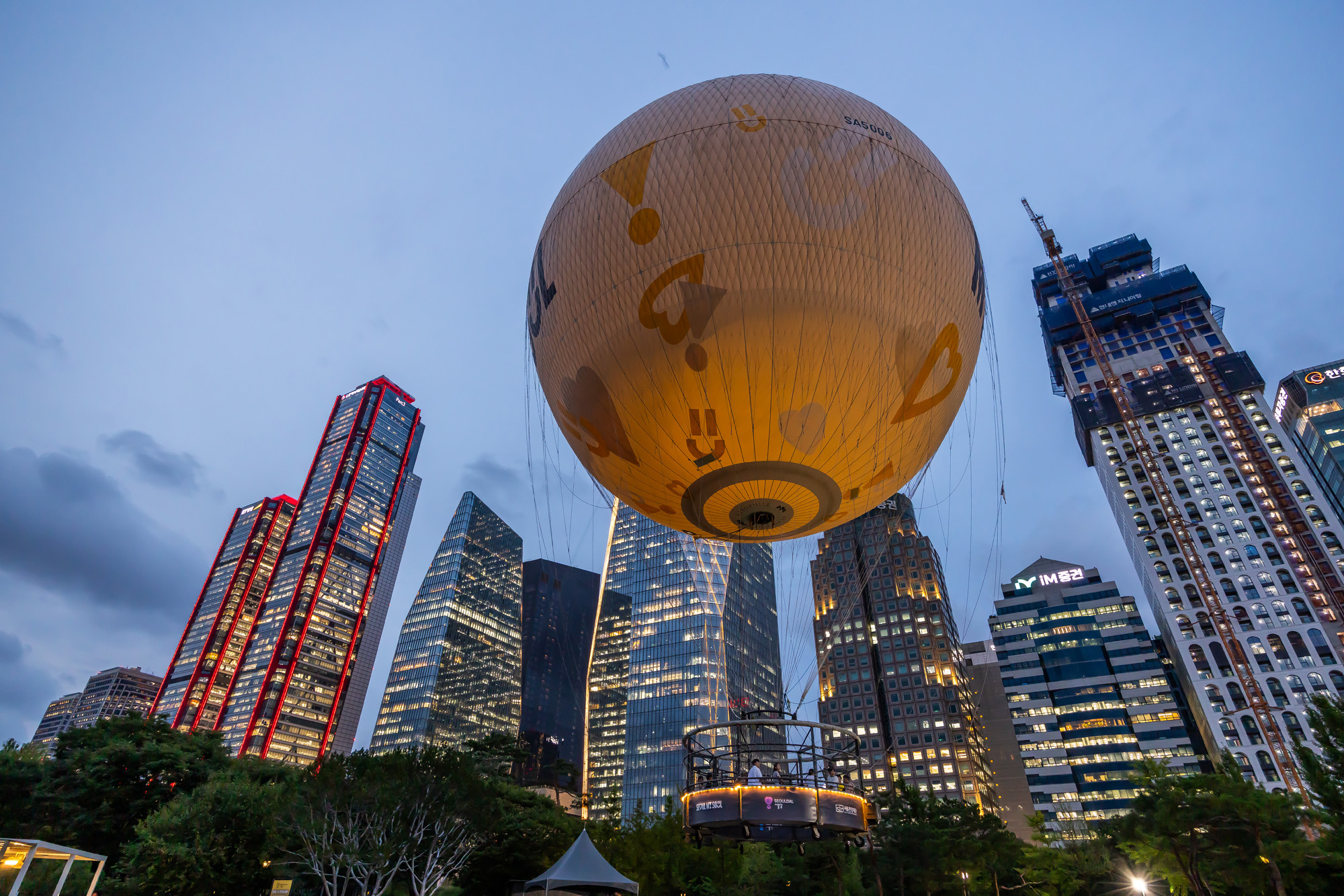 사회;세태;서울달;보름달모양기구;여의도공원;서울관광명소;서울달야경