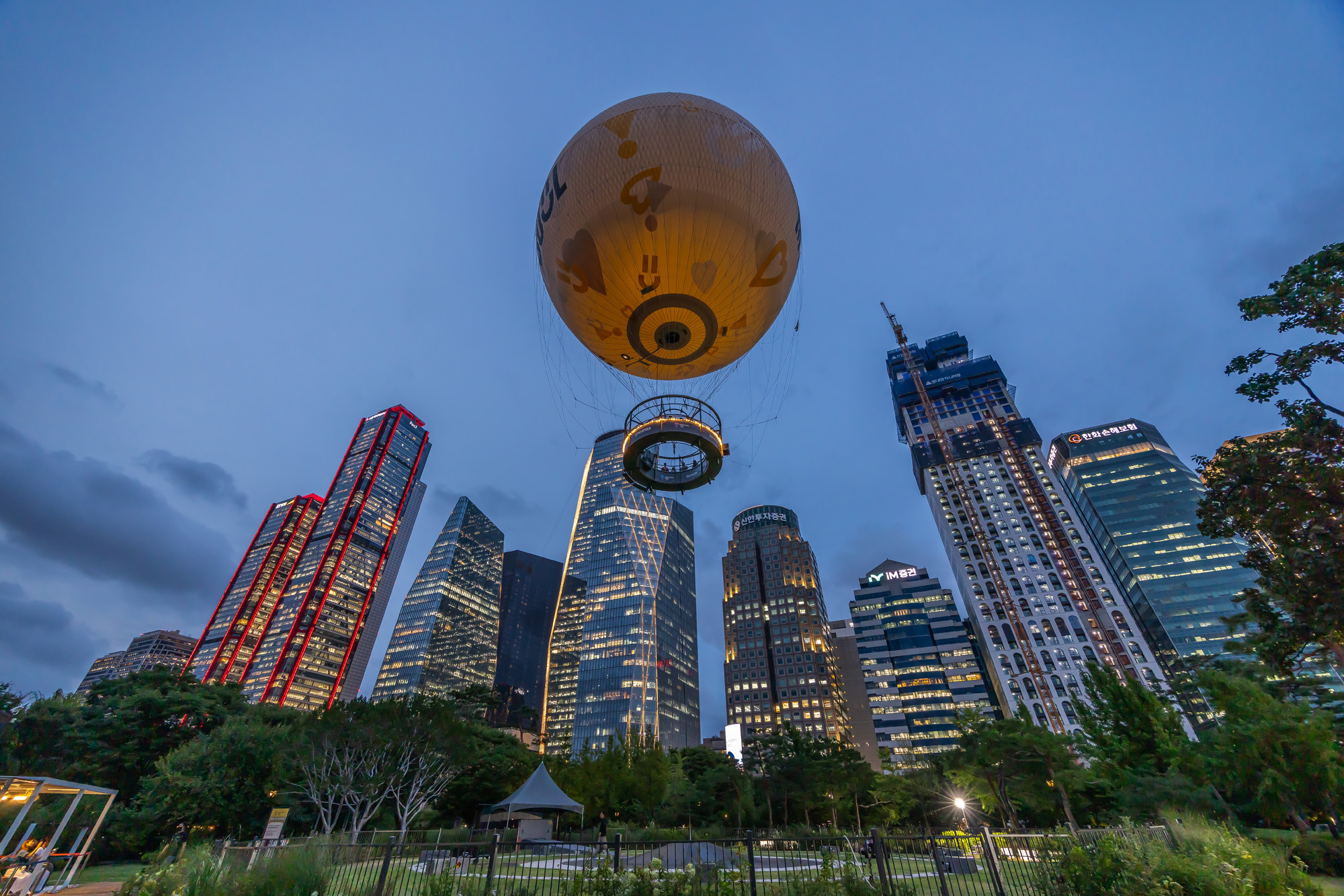 사회;세태;서울달;보름달모양기구;여의도공원;서울관광명소;서울달야경