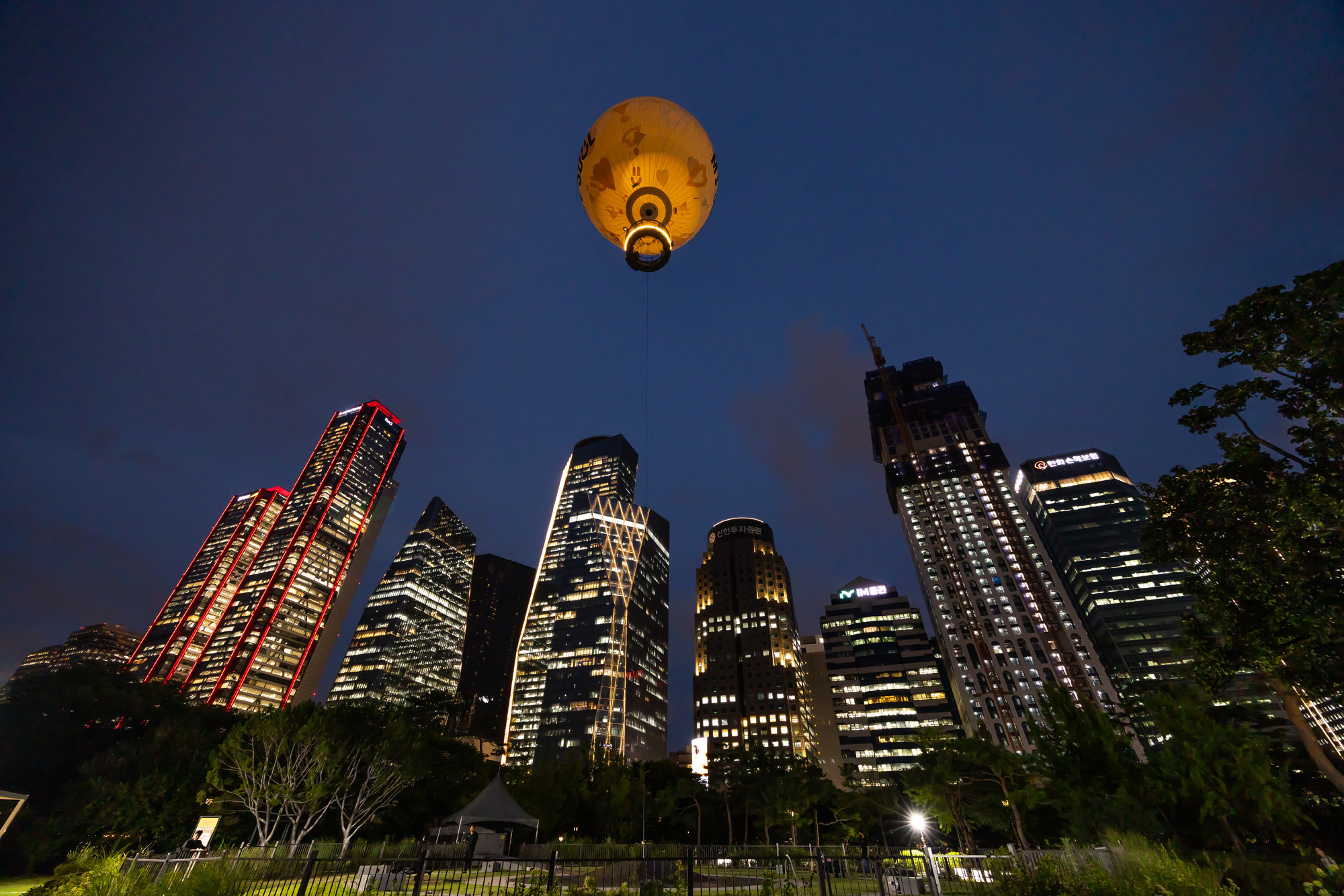 사회;세태;서울달;보름달모양기구;여의도공원;서울관광명소;서울달야경