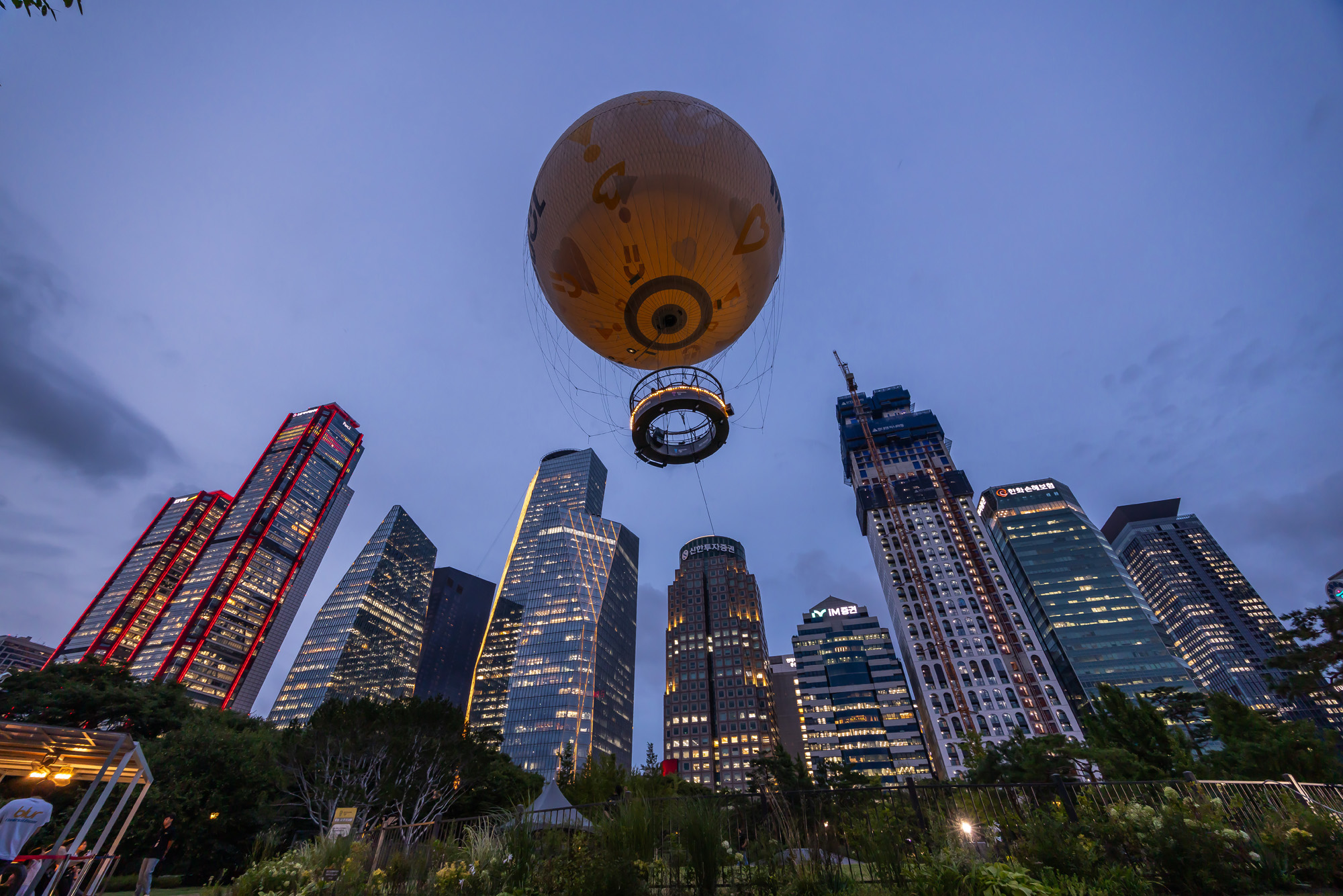 사회;세태;서울달;보름달모양기구;여의도공원;서울관광명소;서울달야경