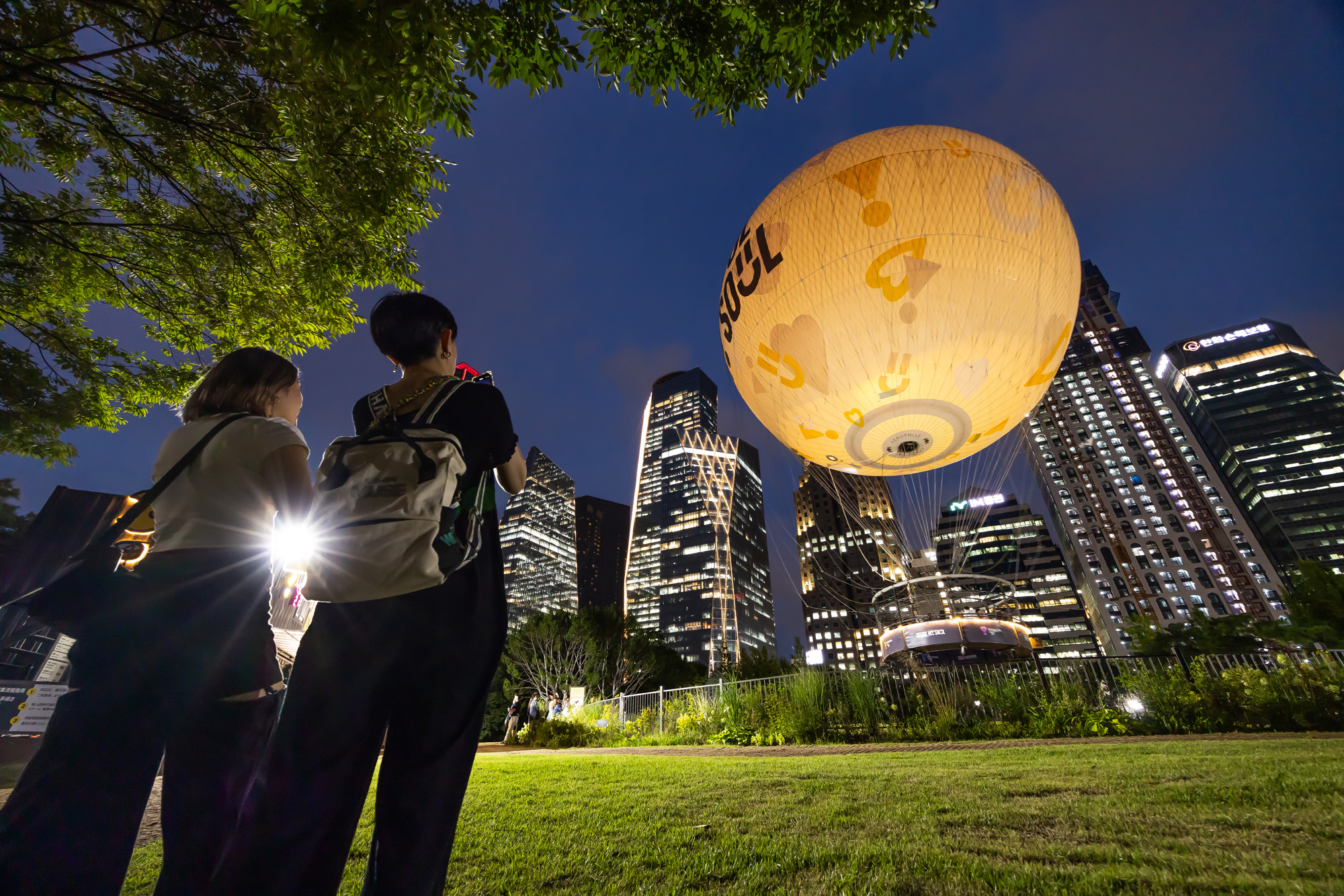사회;세태;서울달;보름달모양기구;여의도공원;서울관광명소;서울달야경