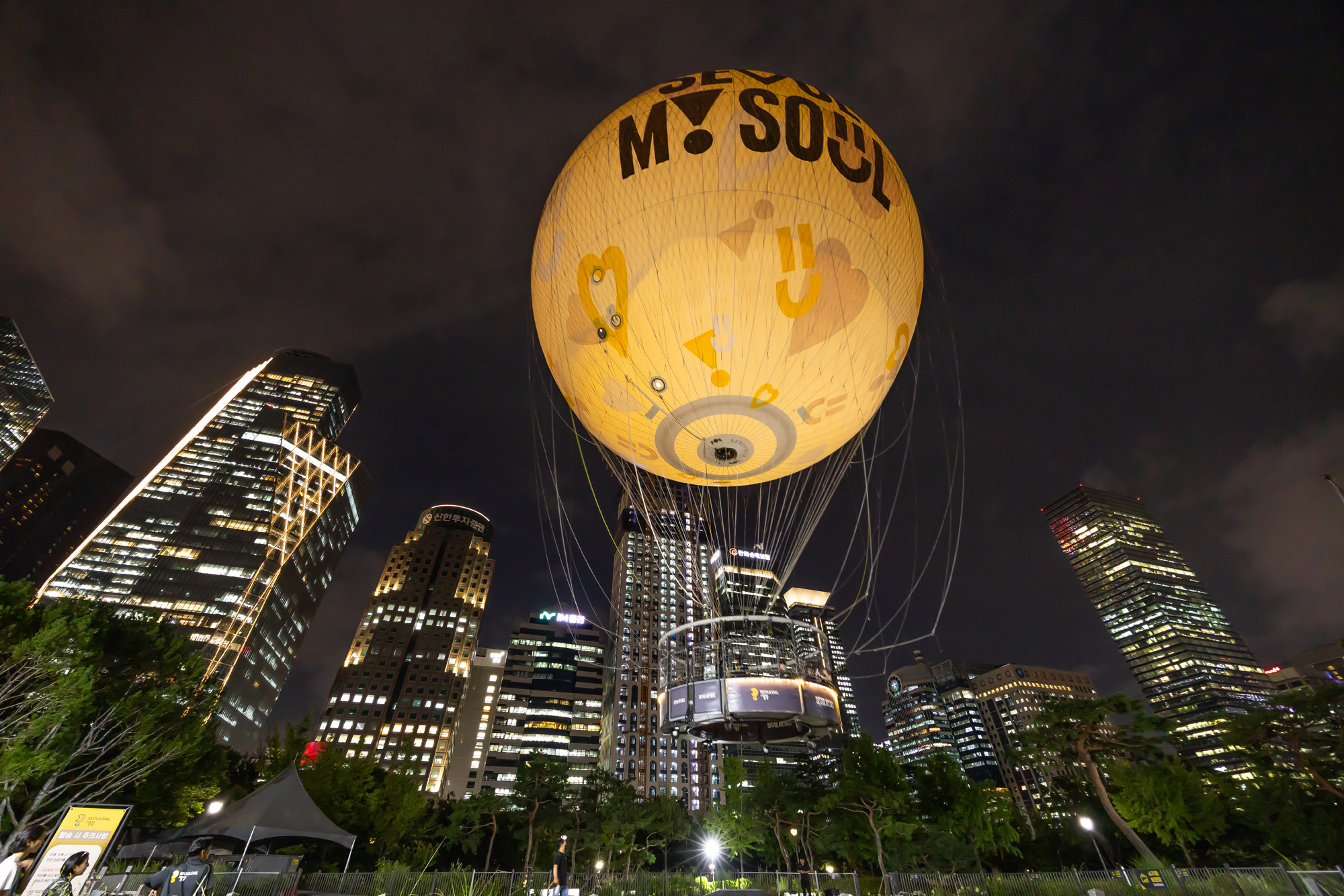 사회;세태;서울달;보름달모양기구;여의도공원;서울관광명소;서울달야경