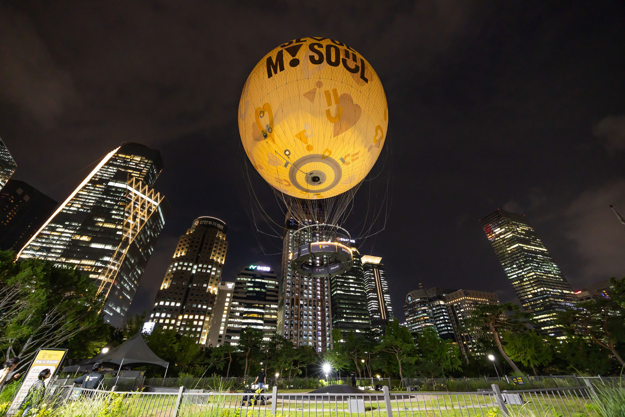 사회;세태;서울달;보름달모양기구;여의도공원;서울관광명소;서울달야경
