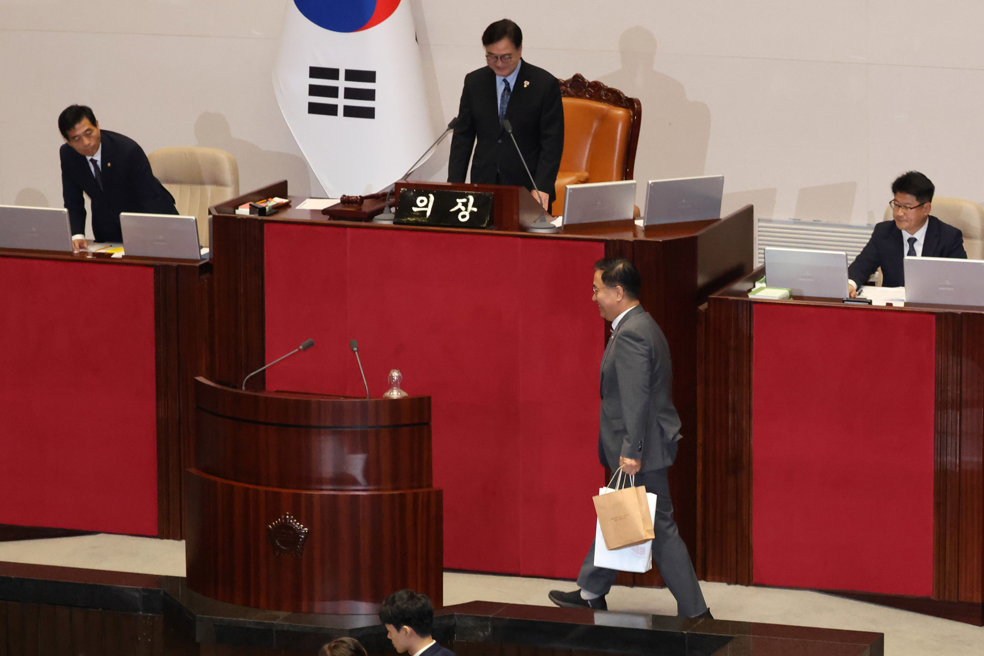 정치;국회;본회의;무제한토론;한국교육방송공사법;최형두