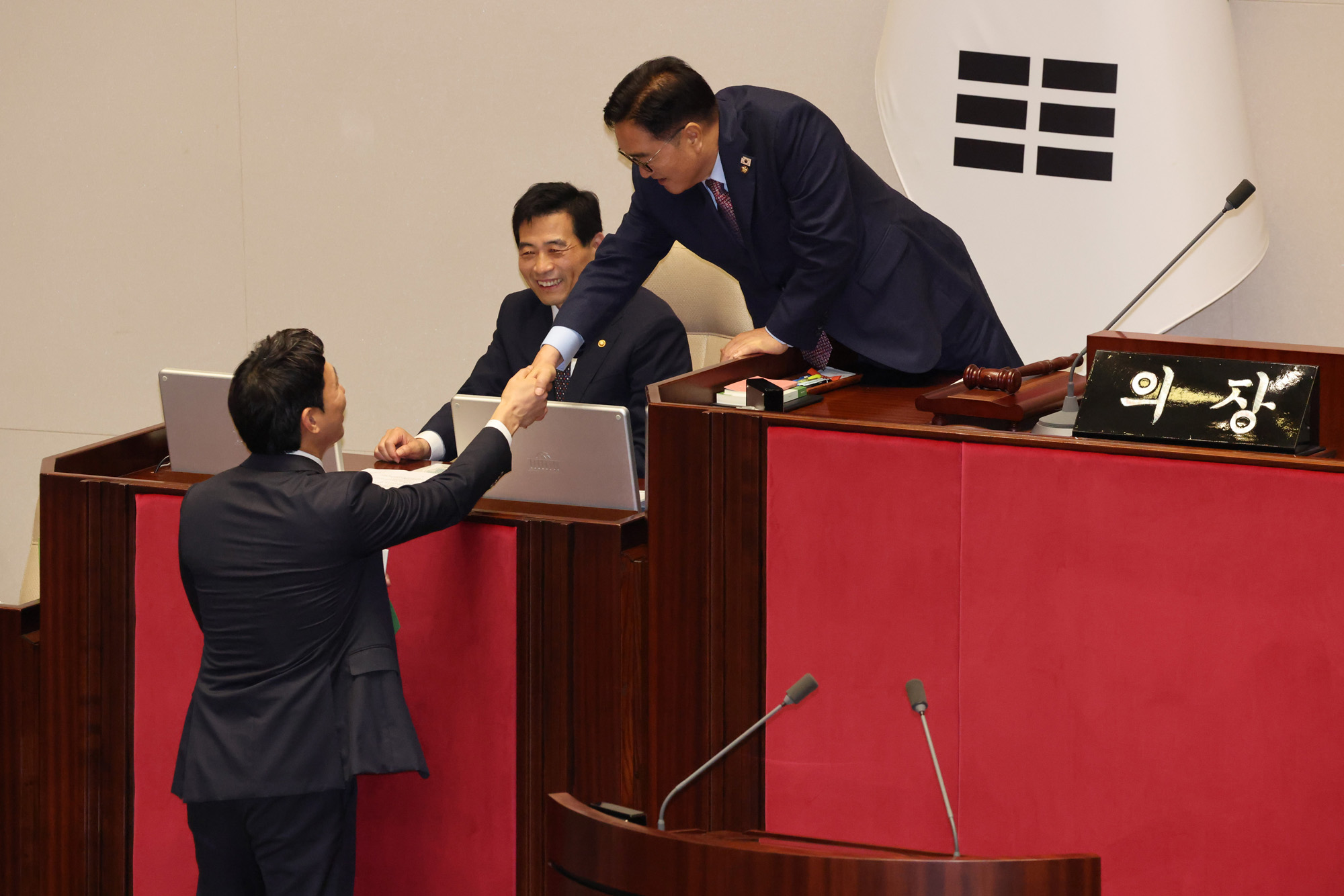 정치;국회;본회의;한국교육방송공사법개정안;방송3법;방송법필리버스터;무제한토론;이정헌