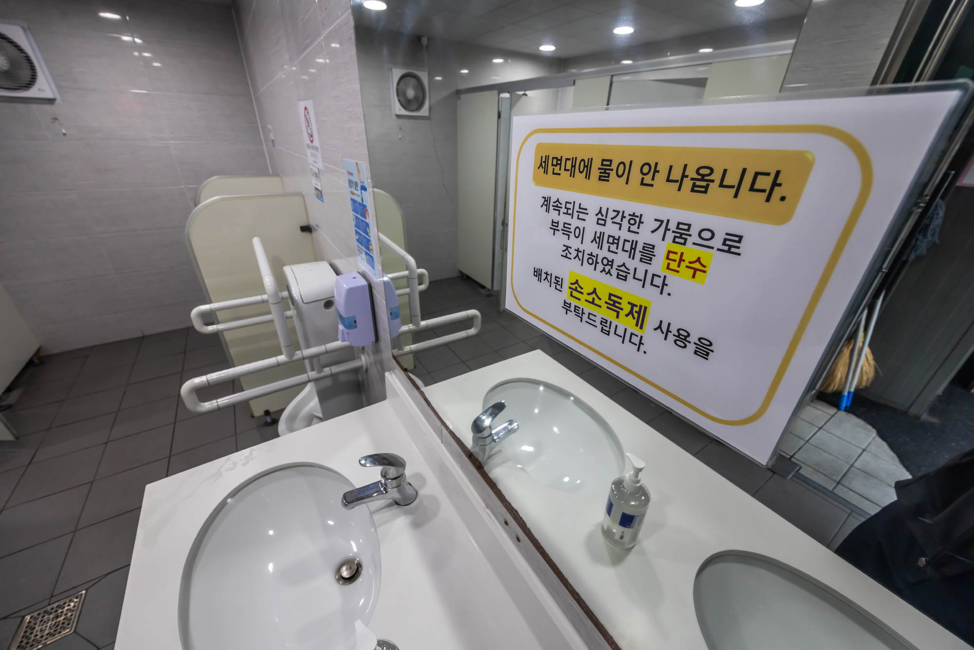 사회;자연재해;여름가뭄;사건사고;세태;강릉재난사태선포;강릉가뭄;강릉재난사태현장;강릉최악가뭄;강릉아레나주차장생수;강릉대관령샘터