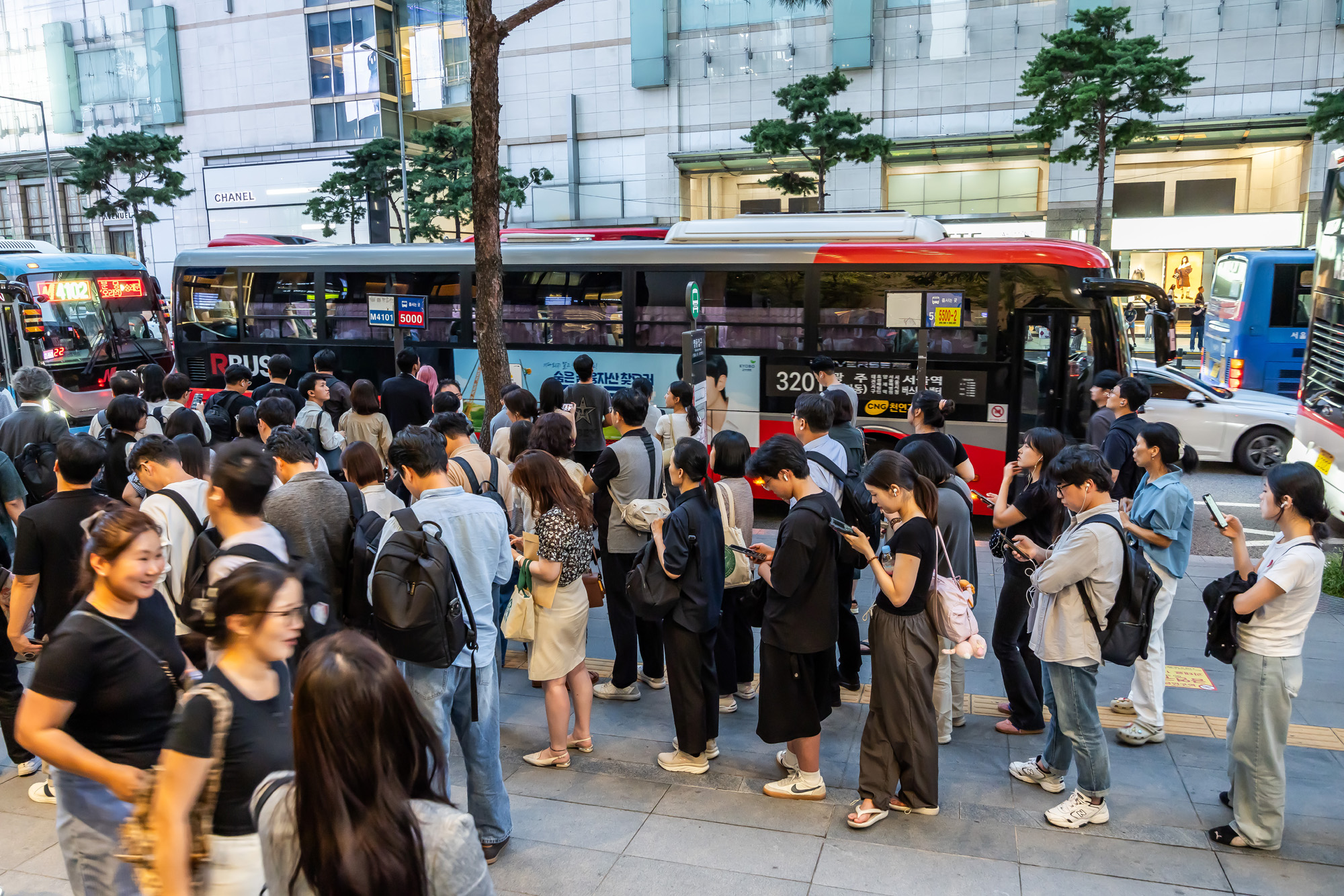 사회;세태;지방소멸;퇴근길인파;광역버스정류장;광역버스정류소;경기도출퇴근인파