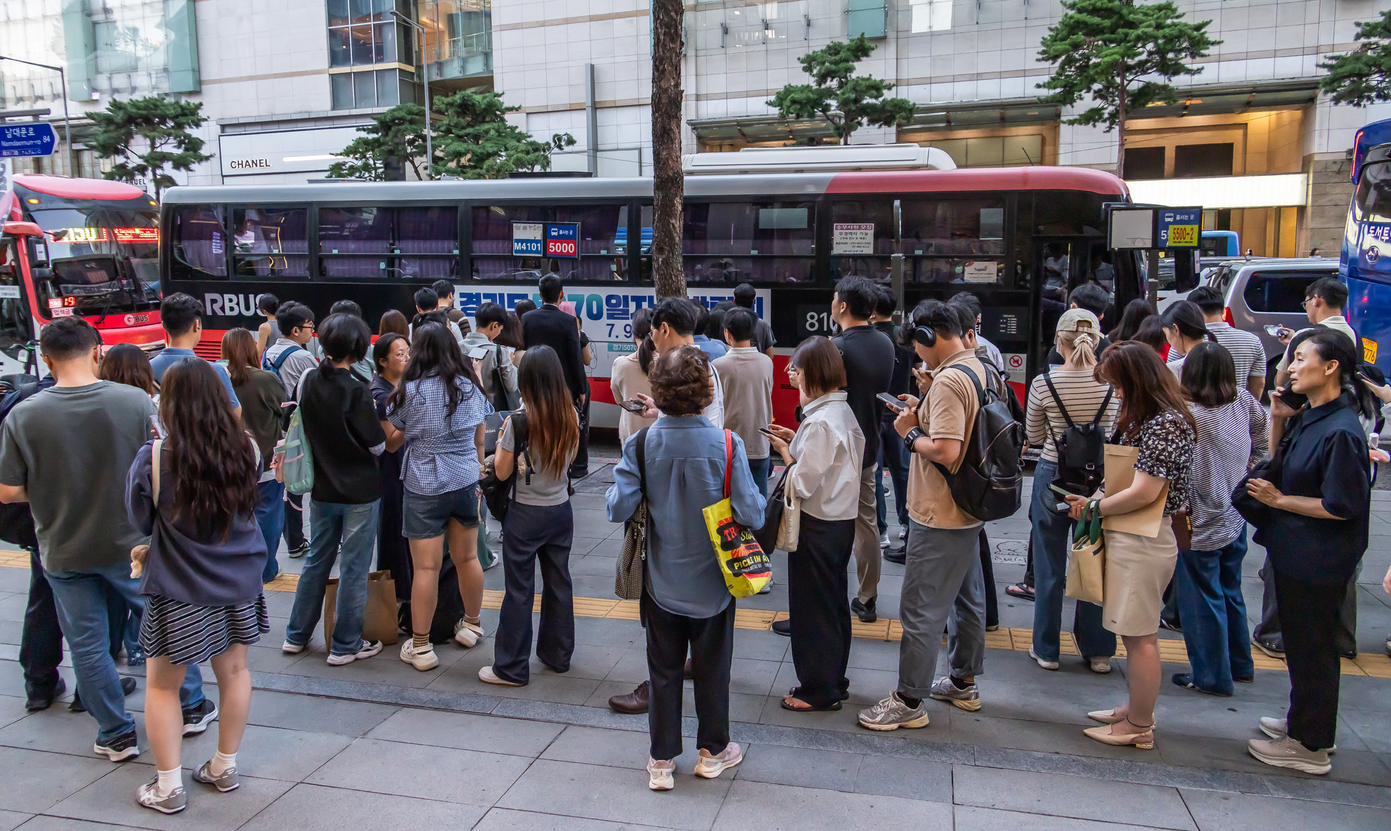사회;세태;지방소멸;퇴근길인파;광역버스정류장;광역버스정류소;경기도출퇴근인파